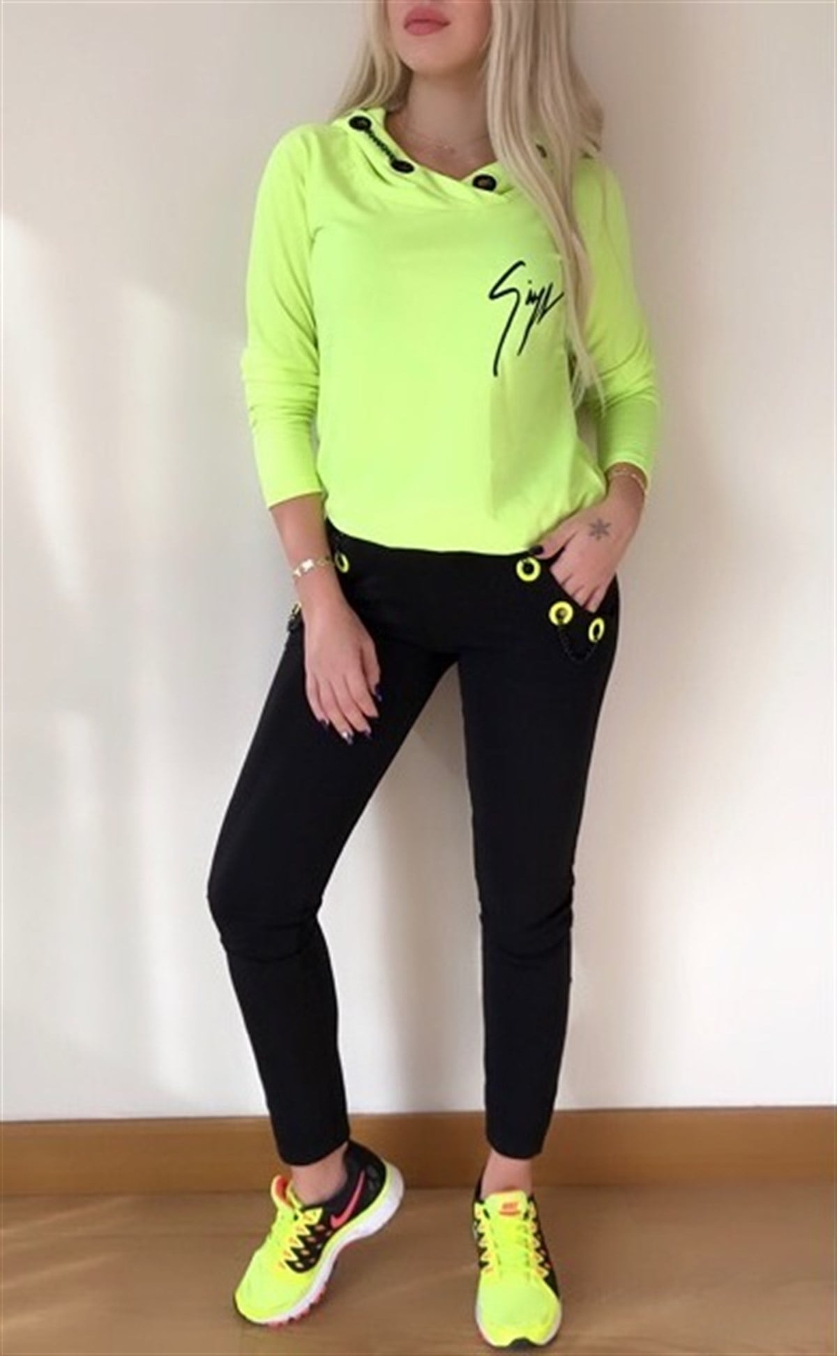 NEON YEŞİL ESNEK KUMAŞ KAPİŞONLU ALT ÜST BAYAN EŞOFMAN TAKIM İKİ PARÇA BAYAN SPOR TAKIM ALT ÜST BAYAN TAKIM BAYAN SPOR TAKIM WOMAN SPORTSWEAR SET GD-006-1