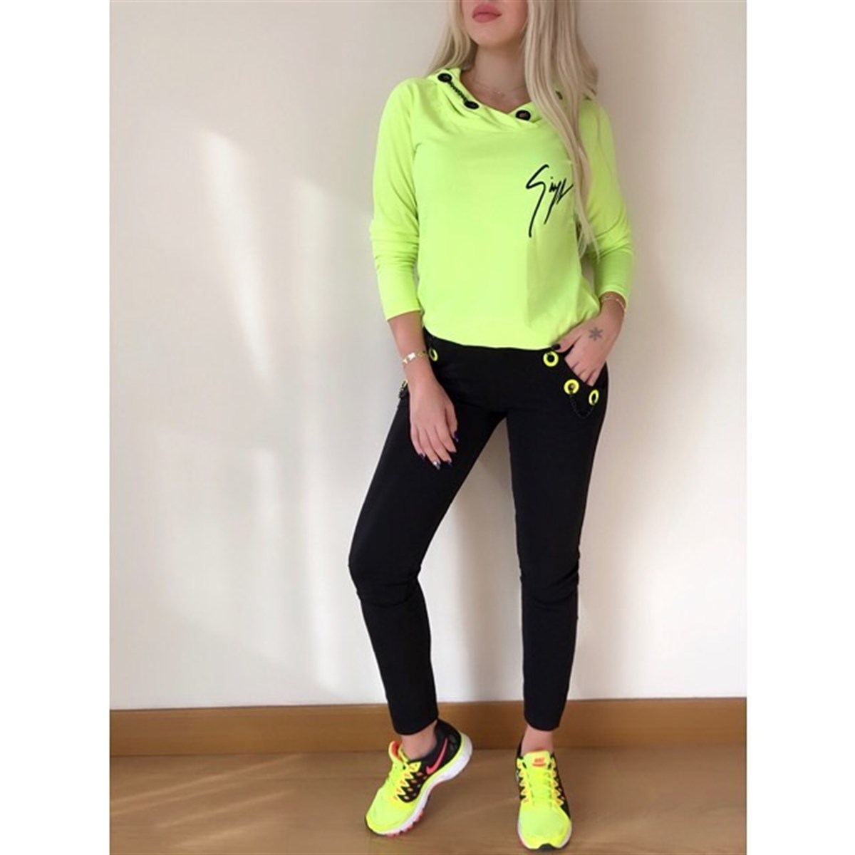 NEON YEŞİL ESNEK KUMAŞ KAPİŞONLU ALT ÜST BAYAN EŞOFMAN TAKIM İKİ PARÇA BAYAN SPOR TAKIM ALT ÜST BAYAN TAKIM BAYAN SPOR TAKIM WOMAN SPORTSWEAR SET GD-006-1