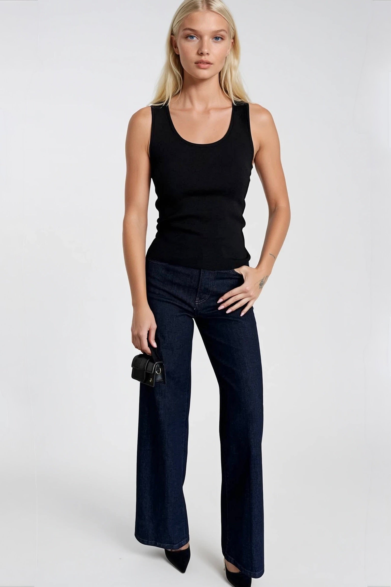 Oval Yaka Basic Siyah Triko Top