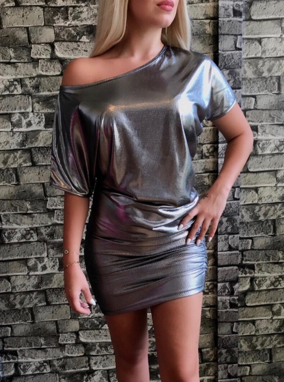 PARLAK GÜMÜŞ KUMAŞ ESNEK DEKOLTE MİNİ ELBİSE GÜMÜŞ RENK MİNİ ELBİSE YARASA KOL MİNİ ELBİSE SILVER WOMAN DRESS GD-007-GÜMÜŞ