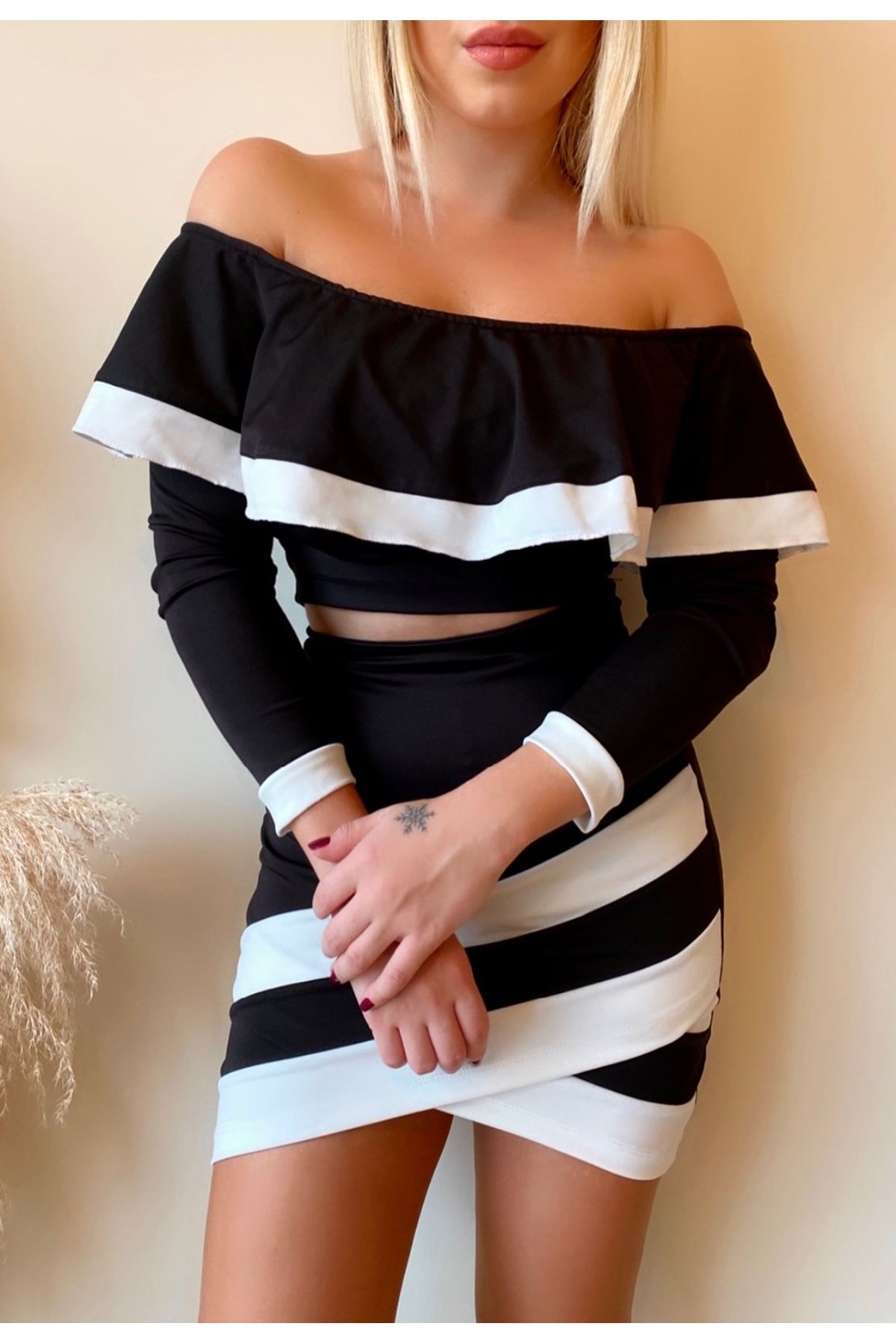 SİYAH BEYAZ BÜSTİYER VE ASİMETRİK KESİM ETEK SKIRT AND TOP SET GD-021