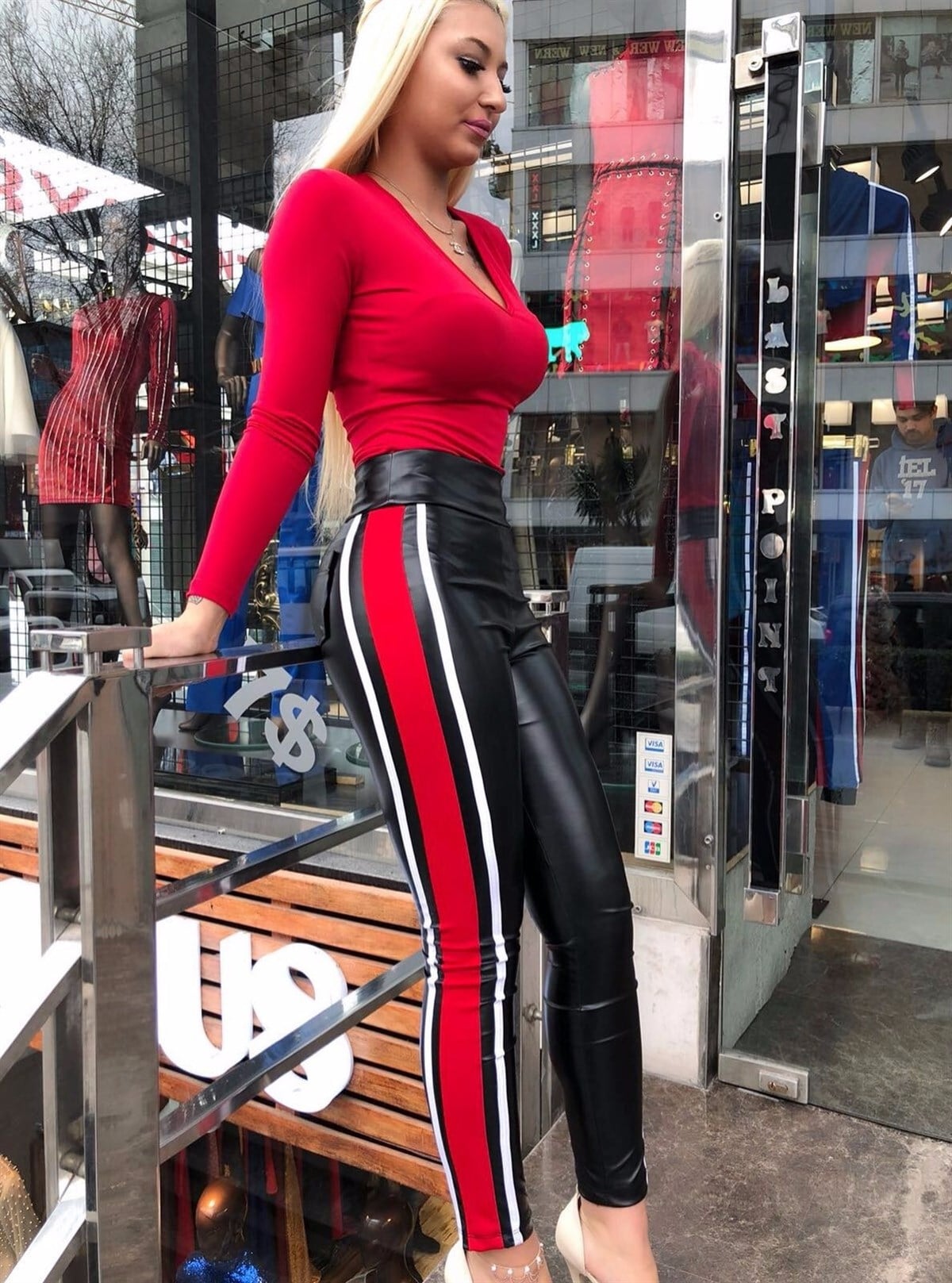 SUNİ DERİ YÜKSEK BEL TAYT VE GÖĞÜS DEKOLTELİ BODY TAKIM LP-091