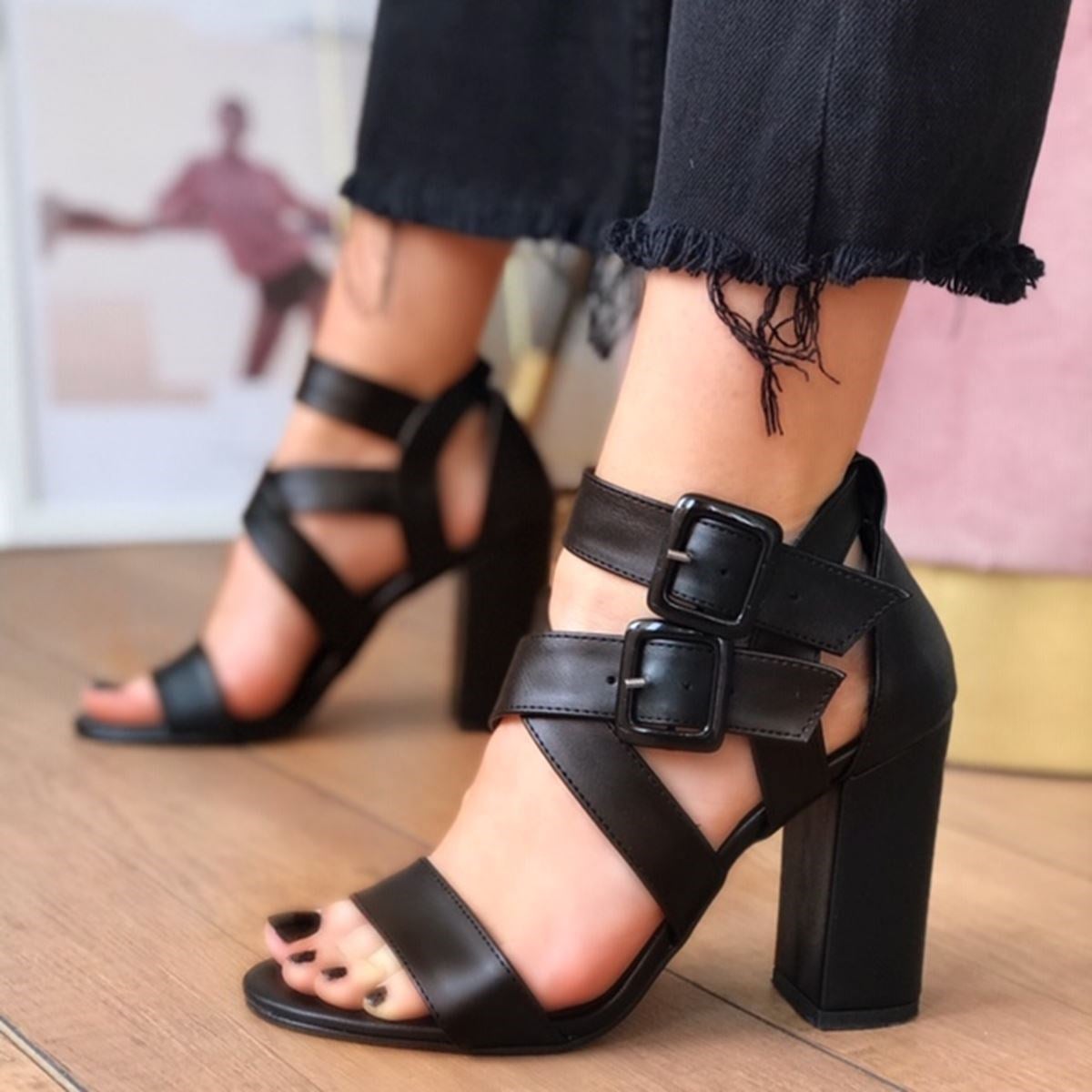 YÜKSEK KOPUKLU TOKA DETAYLI MAT DERİ YAZLIK BAYAN AYAKKABI SİYAH BAYAN AYAKKABI SİYAH PLATFORM TOPUK AYAKKABI HIGH HEELS BLACK WOMAN SHOES  ILS-000496-SYH
