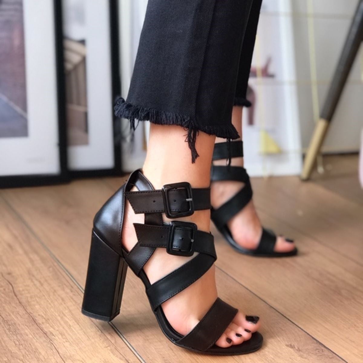 YÜKSEK KOPUKLU TOKA DETAYLI MAT DERİ YAZLIK BAYAN AYAKKABI SİYAH BAYAN AYAKKABI SİYAH PLATFORM TOPUK AYAKKABI HIGH HEELS BLACK WOMAN SHOES  ILS-000496-SYH