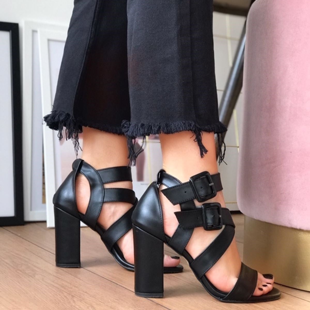 YÜKSEK KOPUKLU TOKA DETAYLI MAT DERİ YAZLIK BAYAN AYAKKABI SİYAH BAYAN AYAKKABI SİYAH PLATFORM TOPUK AYAKKABI HIGH HEELS BLACK WOMAN SHOES  ILS-000496-SYH