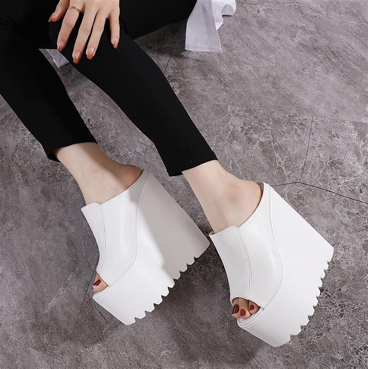 Dolgu Topuklu Terlik