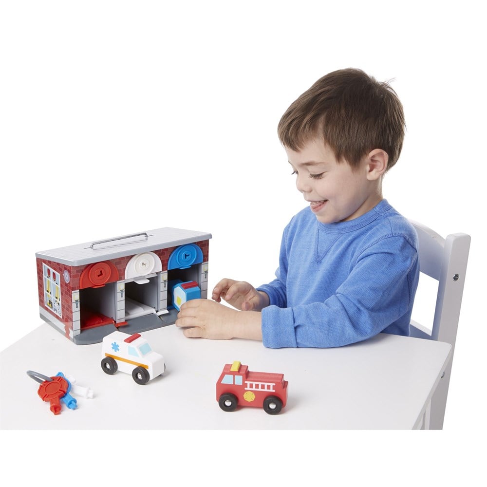 Melissa and Doug AHŞAP KİLİTLİ KURTARMA ARAÇLARI GARAJI