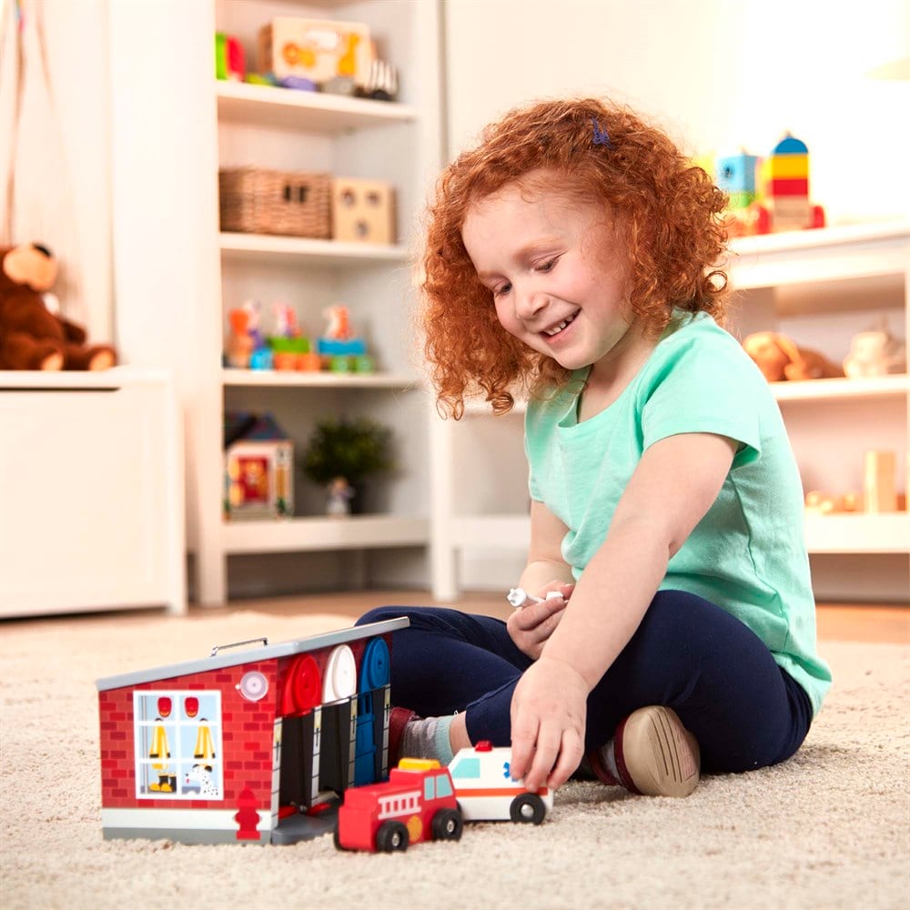 Melissa and Doug AHŞAP KİLİTLİ KURTARMA ARAÇLARI GARAJI