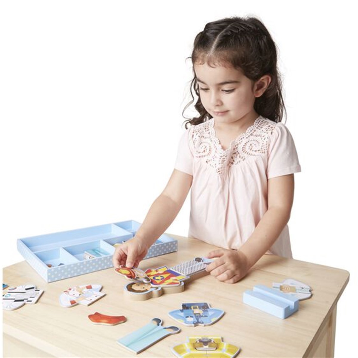 Melissa and Doug AHŞAP MIKNATISLI GİYDİRME - JULIA