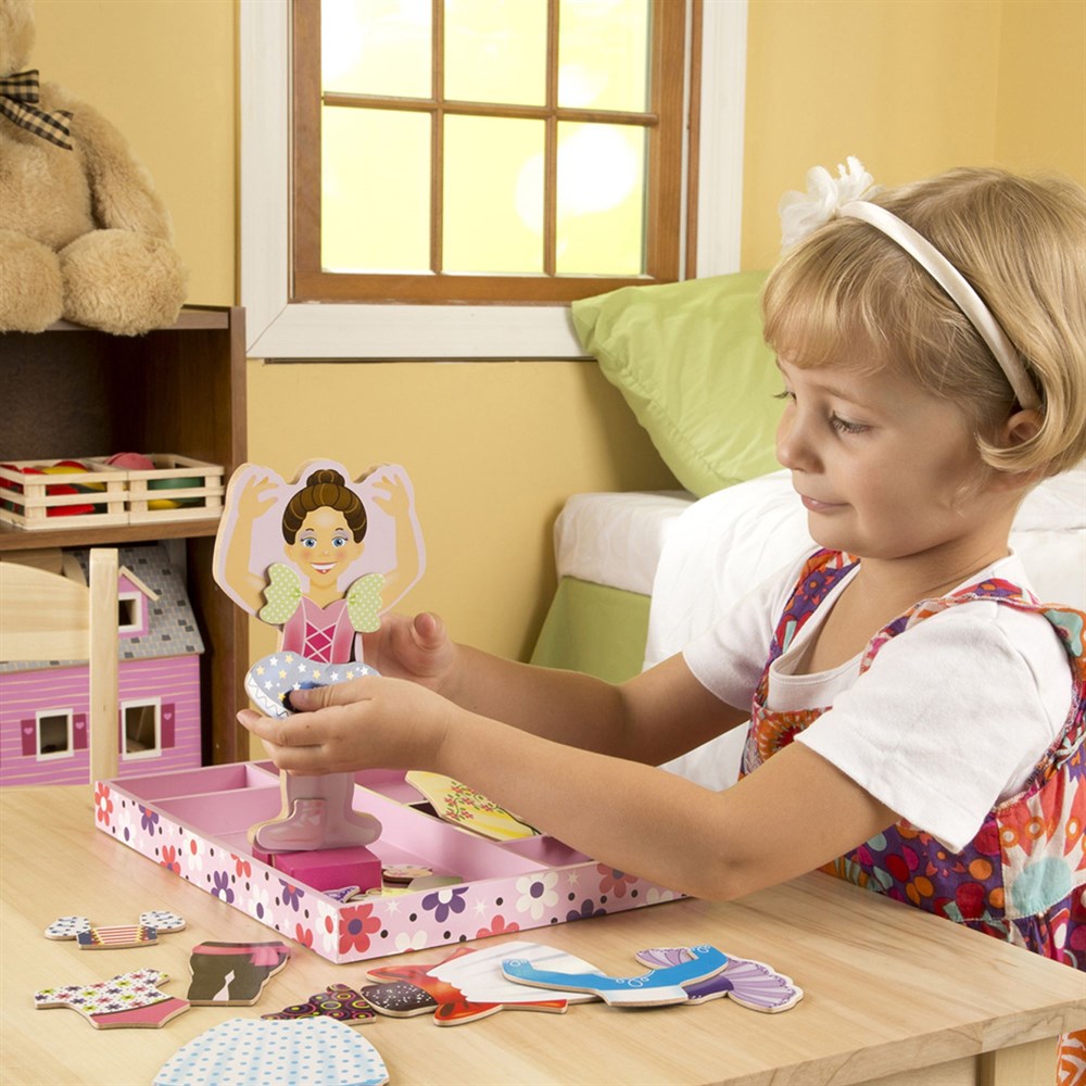 Melissa and Doug AHŞAP MIKNATISLI GİYDİRME - BALERİN NİNA