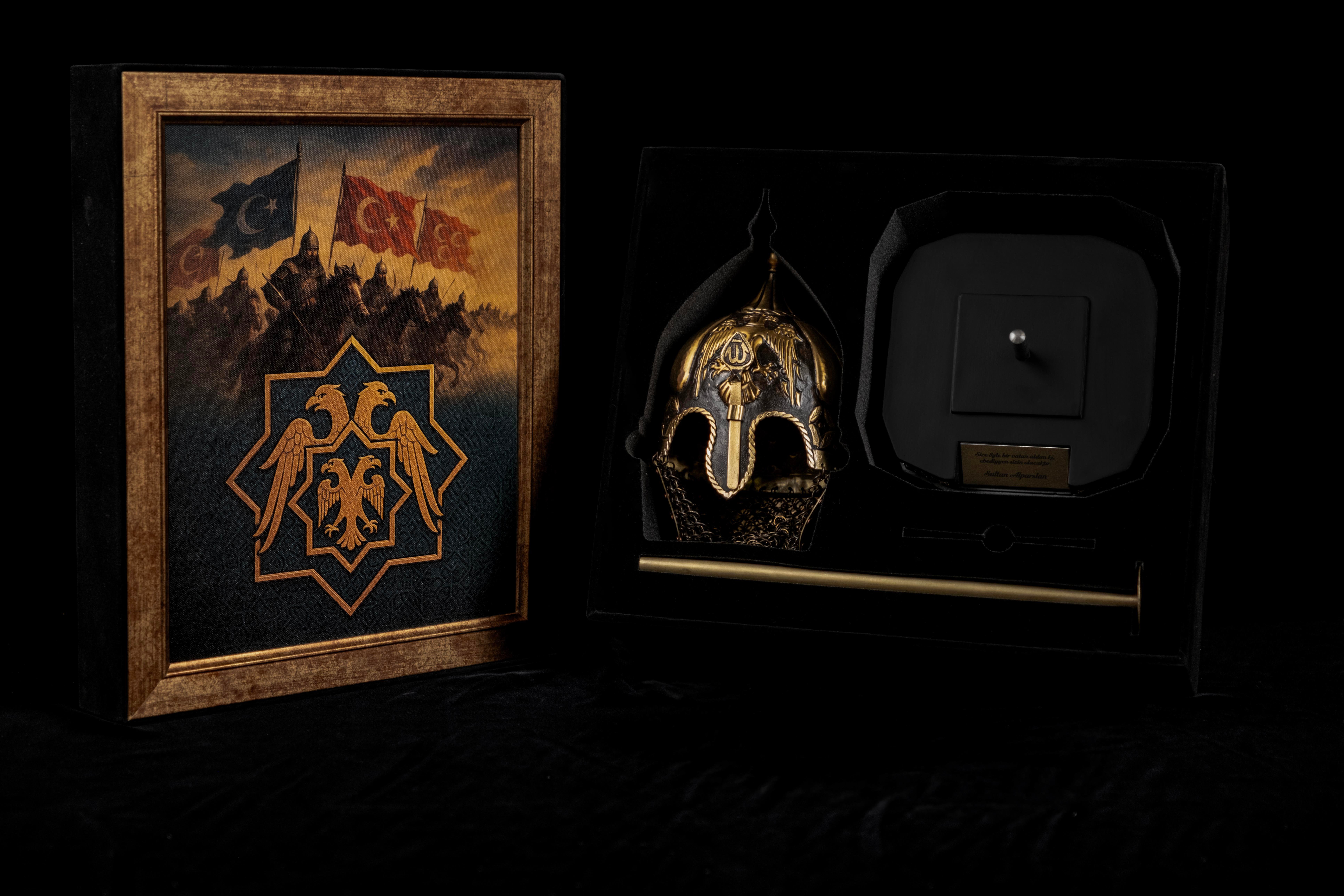 Sultan Alparslan Mİğferi  Masa Üstü Dekor Boy