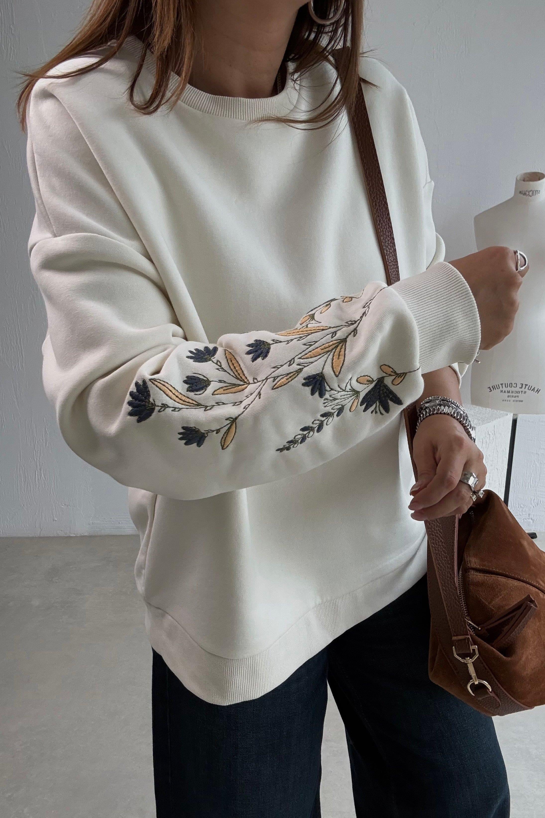 Bej Kolları Nakışlı Sweatshirt 