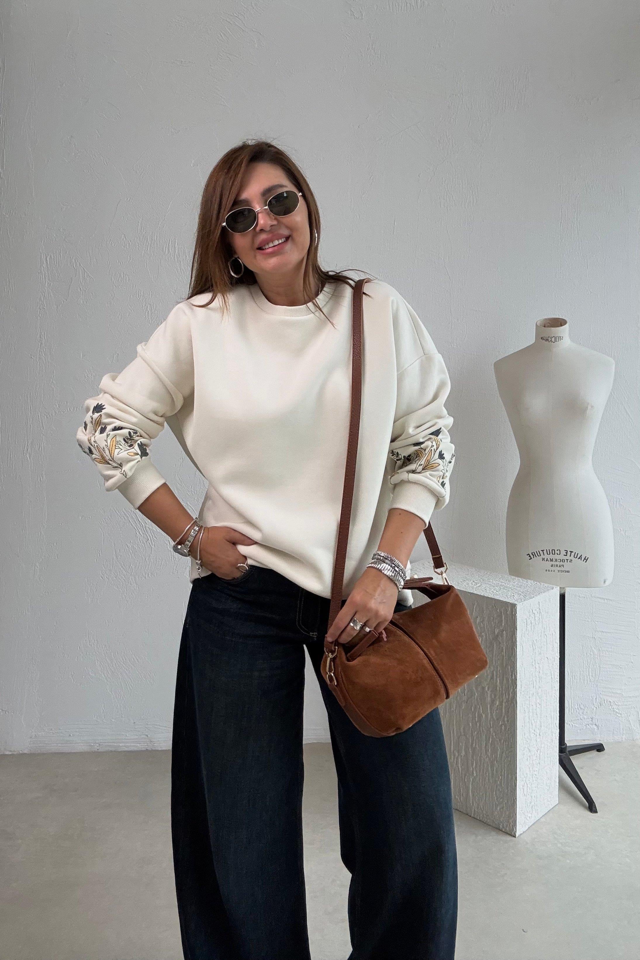 Bej Kolları Nakışlı Sweatshirt 