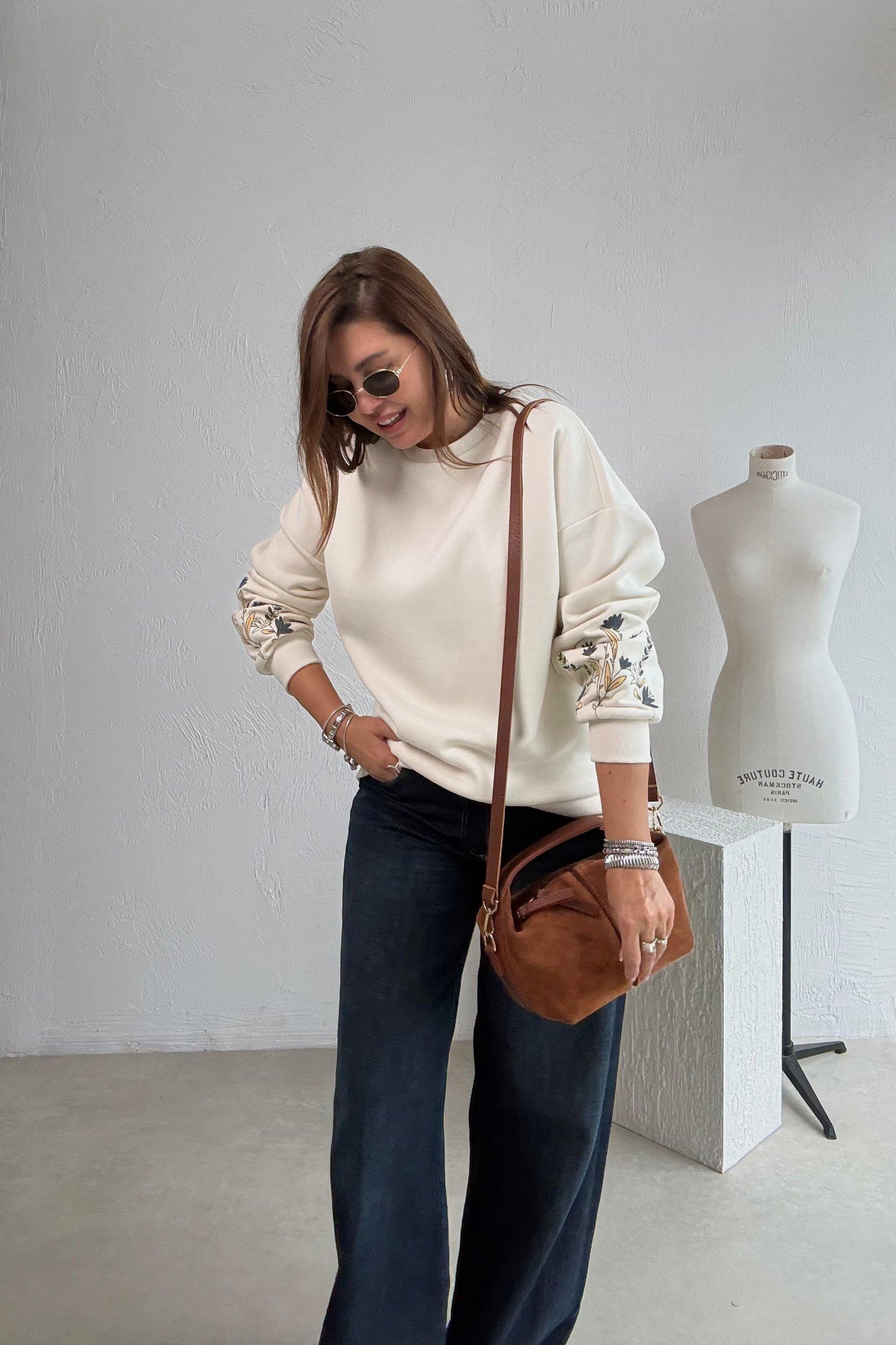 Bej Kolları Nakışlı Sweatshirt 