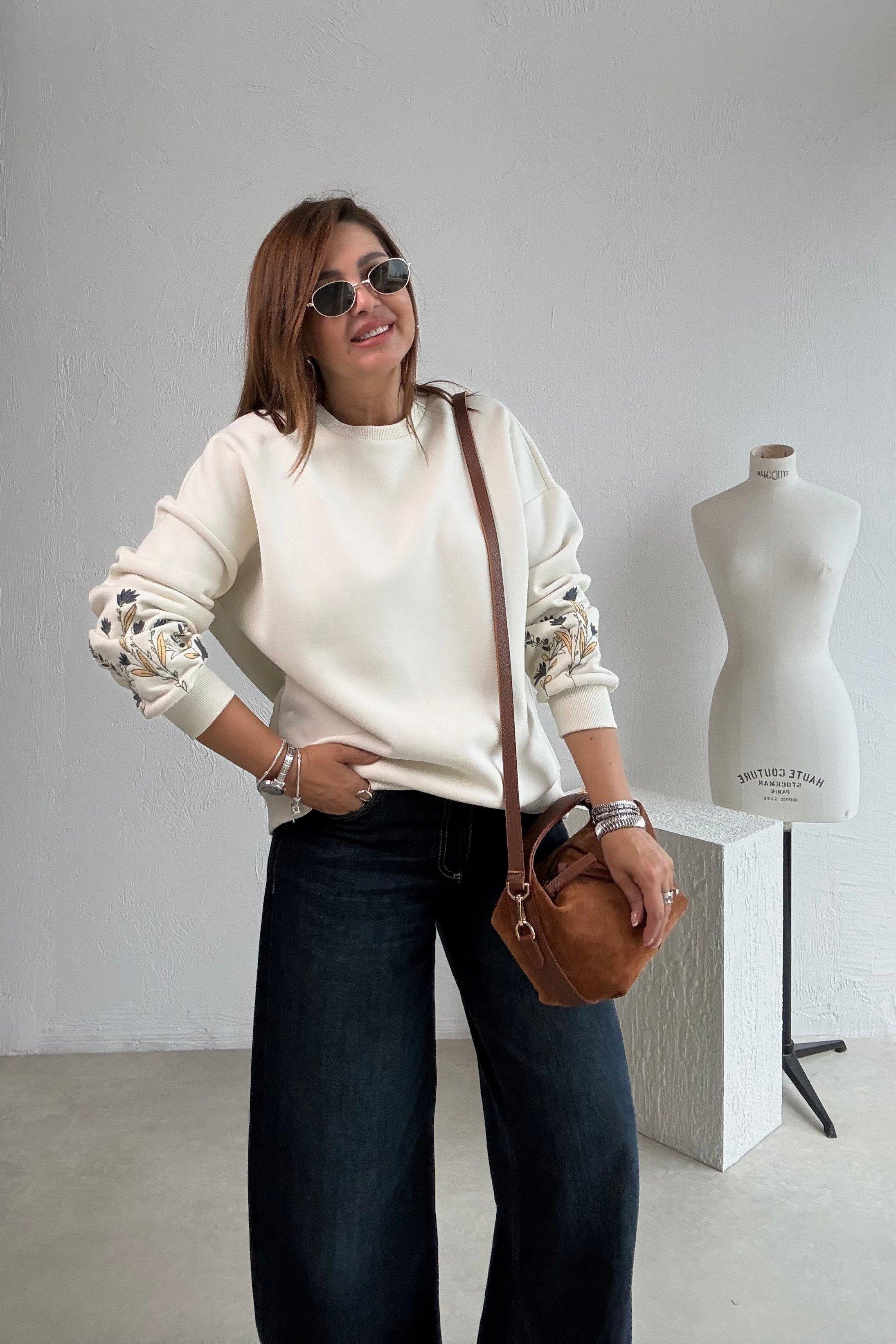 Bej Kolları Nakışlı Sweatshirt 