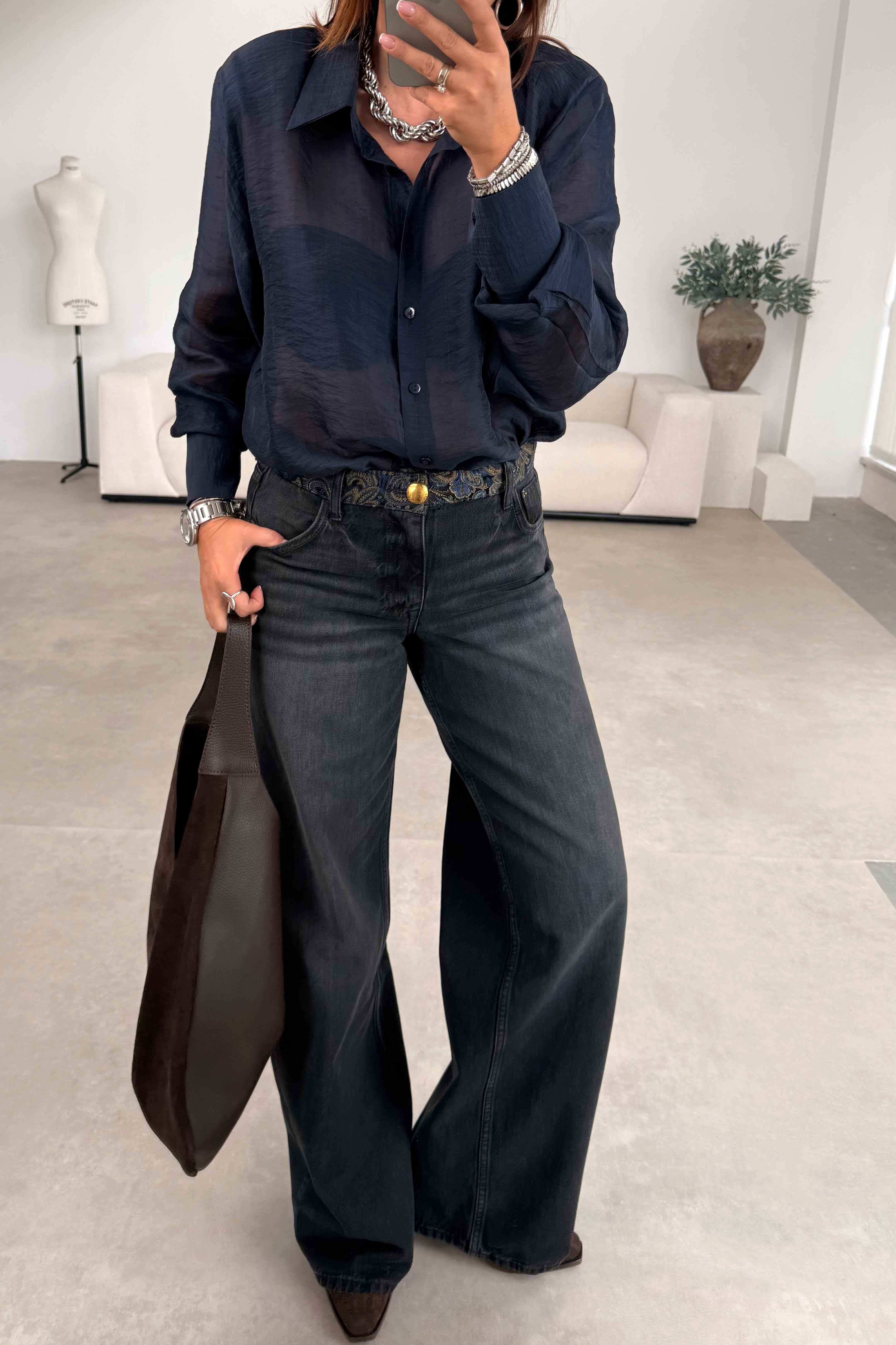 Bel Detaylı Siyah Jean 