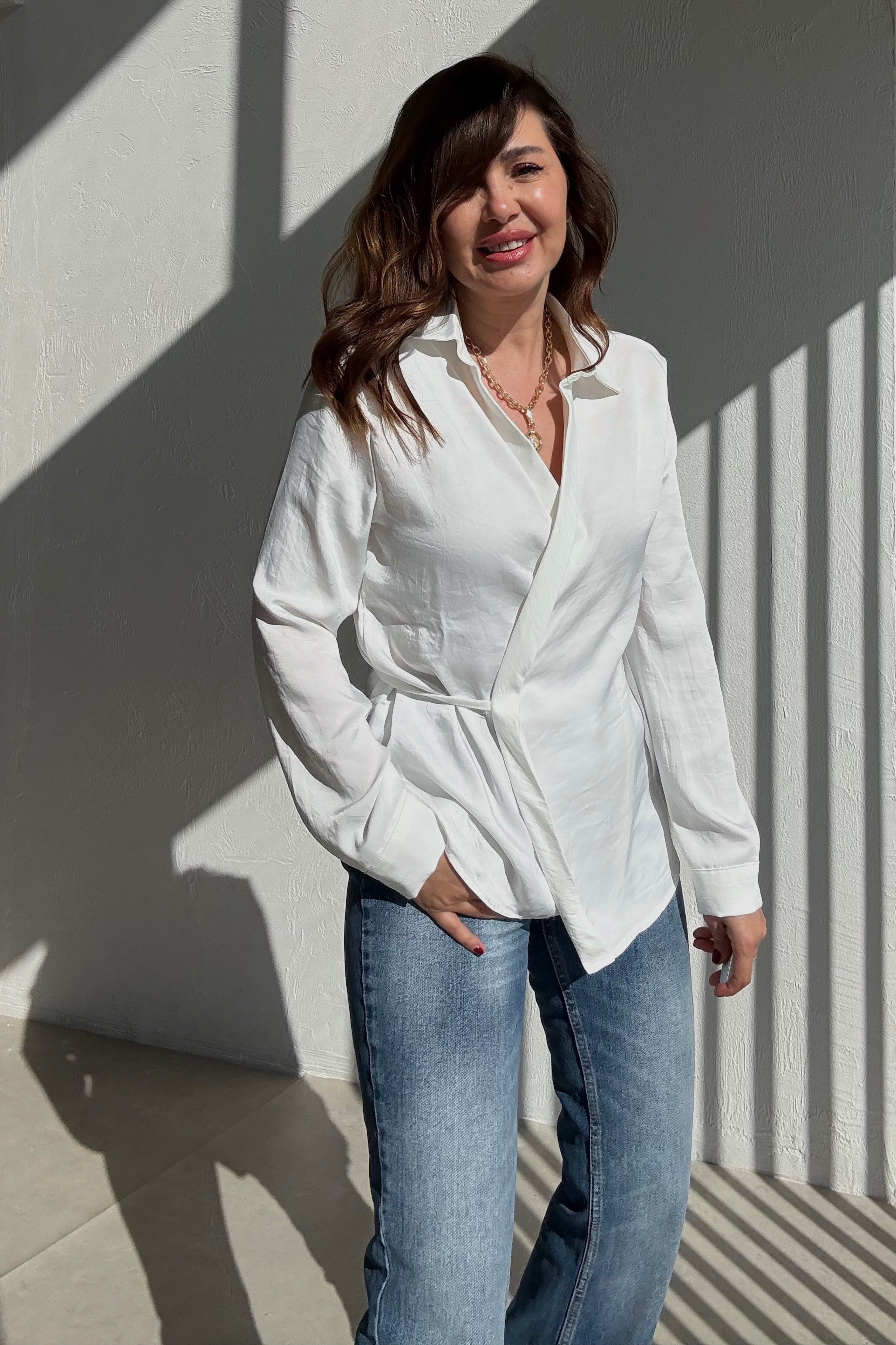 Beyaz Bağlamalı Gömlek 