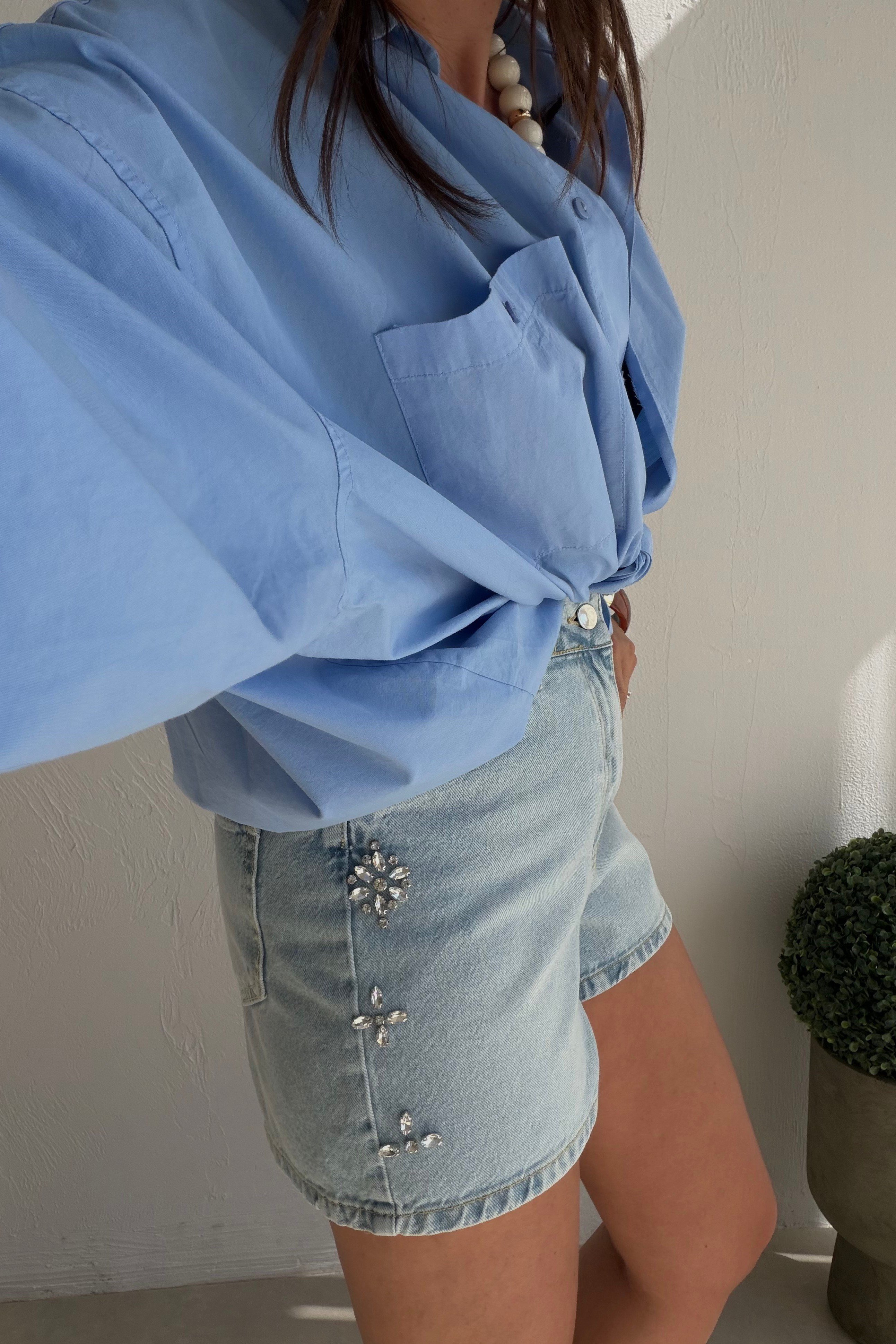 Çiçek Taşlı Denim Şort BUZ MAVİSİ