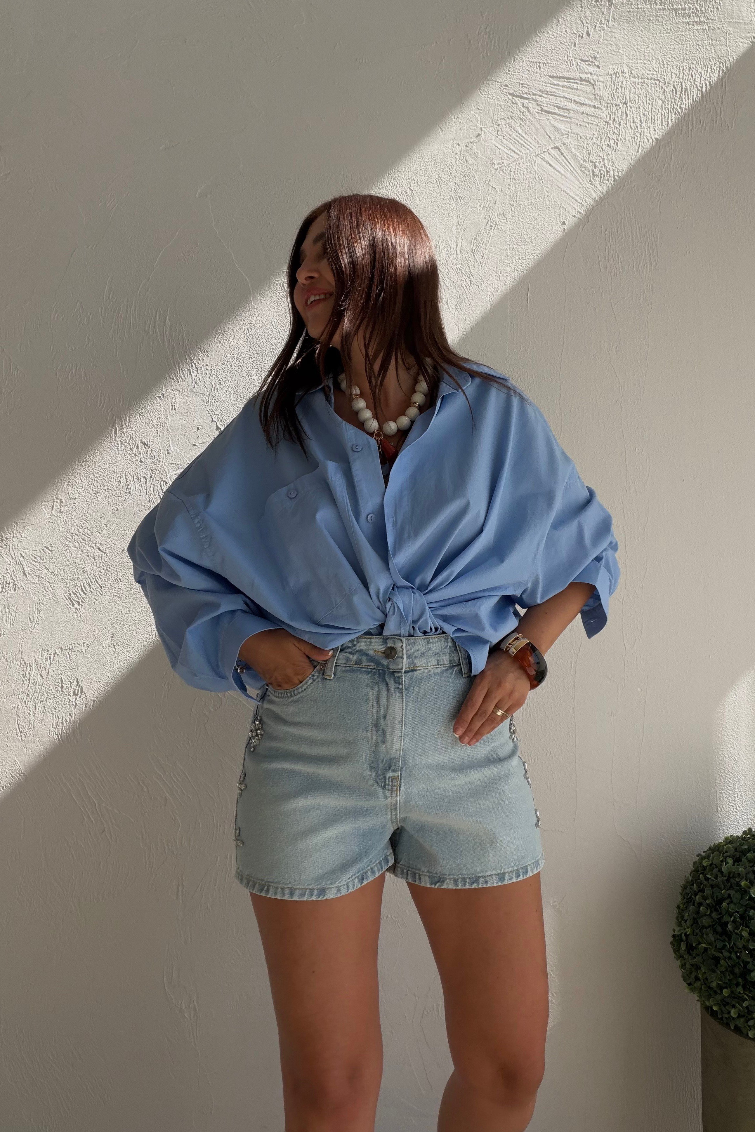 Çiçek Taşlı Denim Şort BUZ MAVİSİ