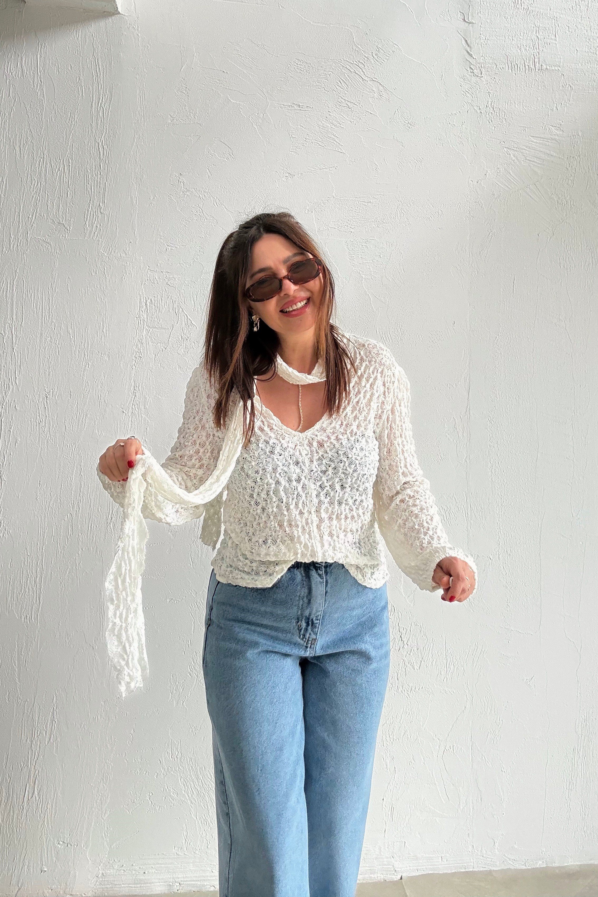 Ekru Dantelli Bluz 