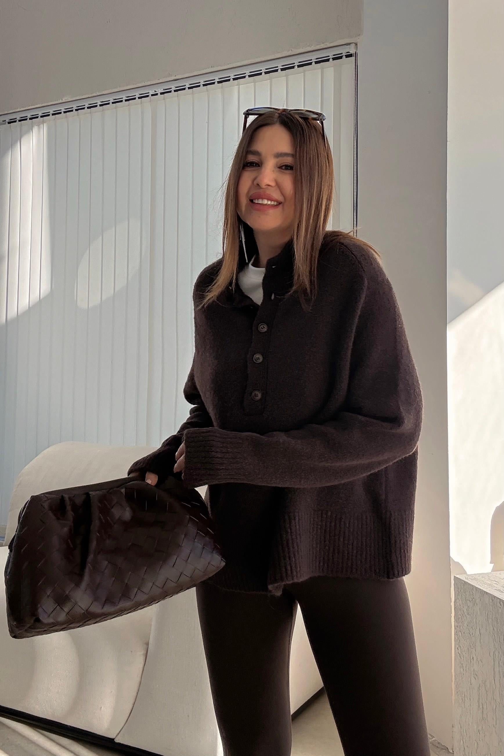 Kahverengi Düğmeli Kazak 
