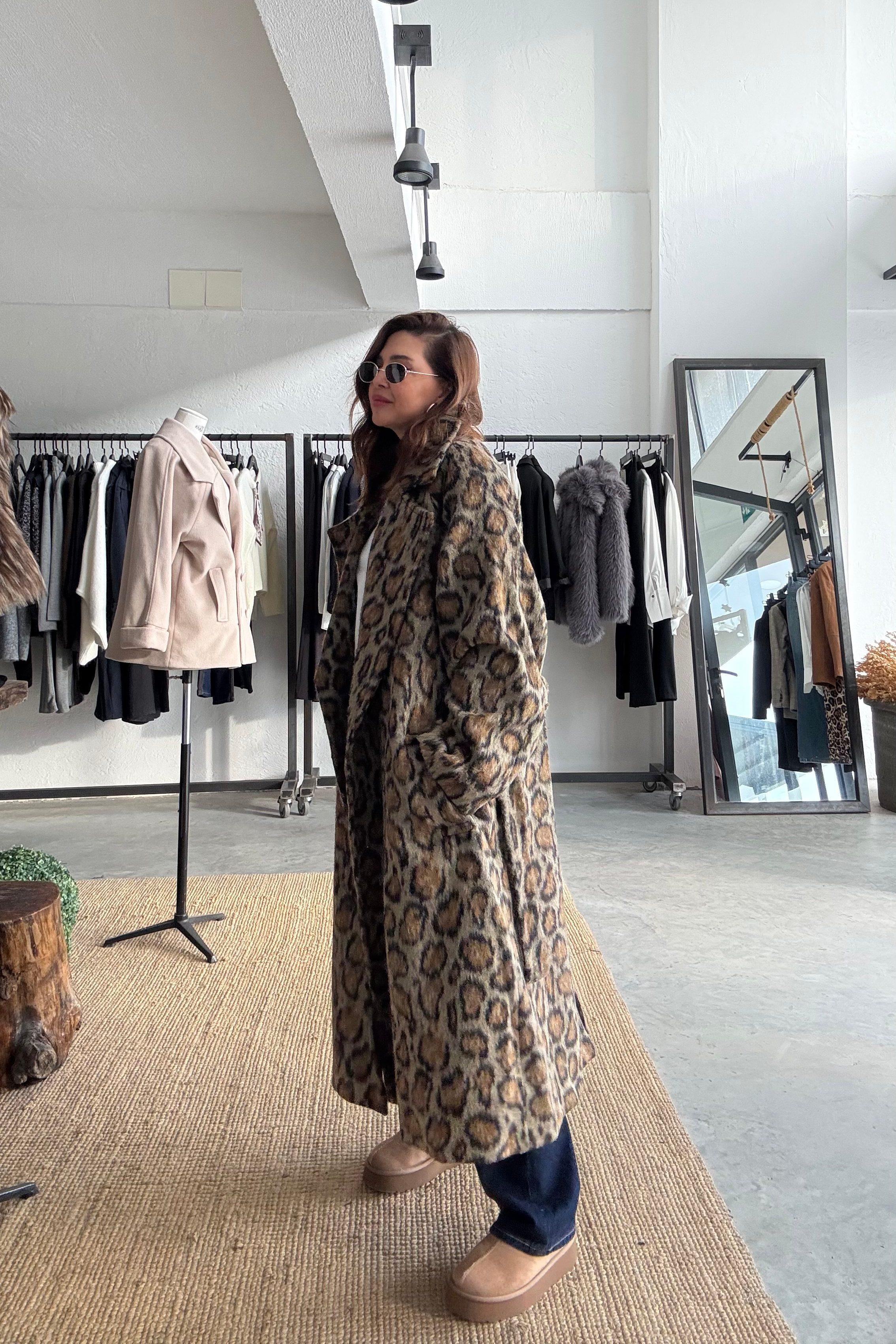 Leopar Desenli Kaşe Kaban 