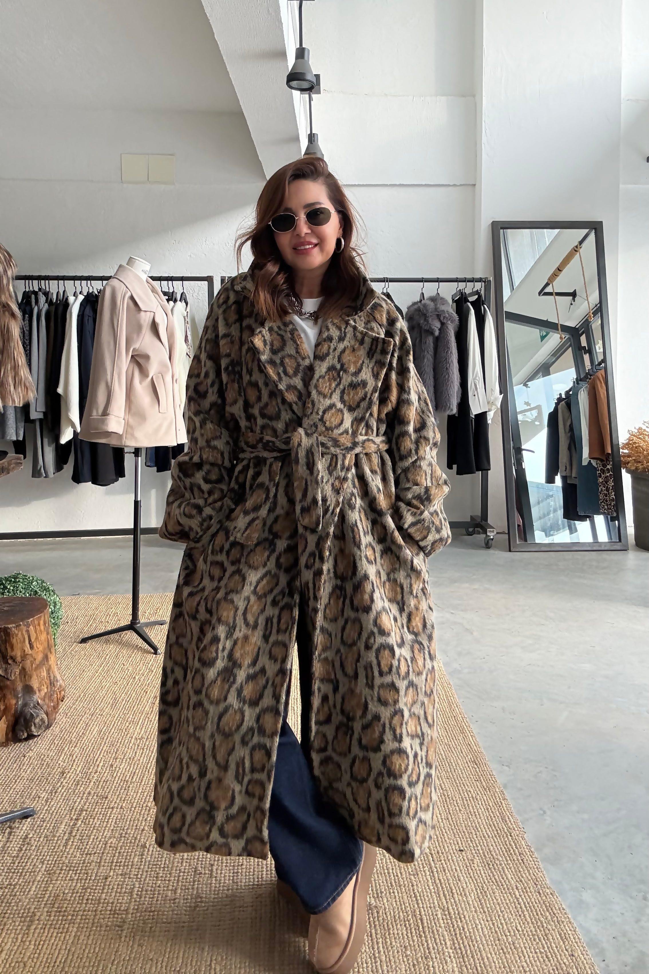 Leopar Desenli Kaşe Kaban 