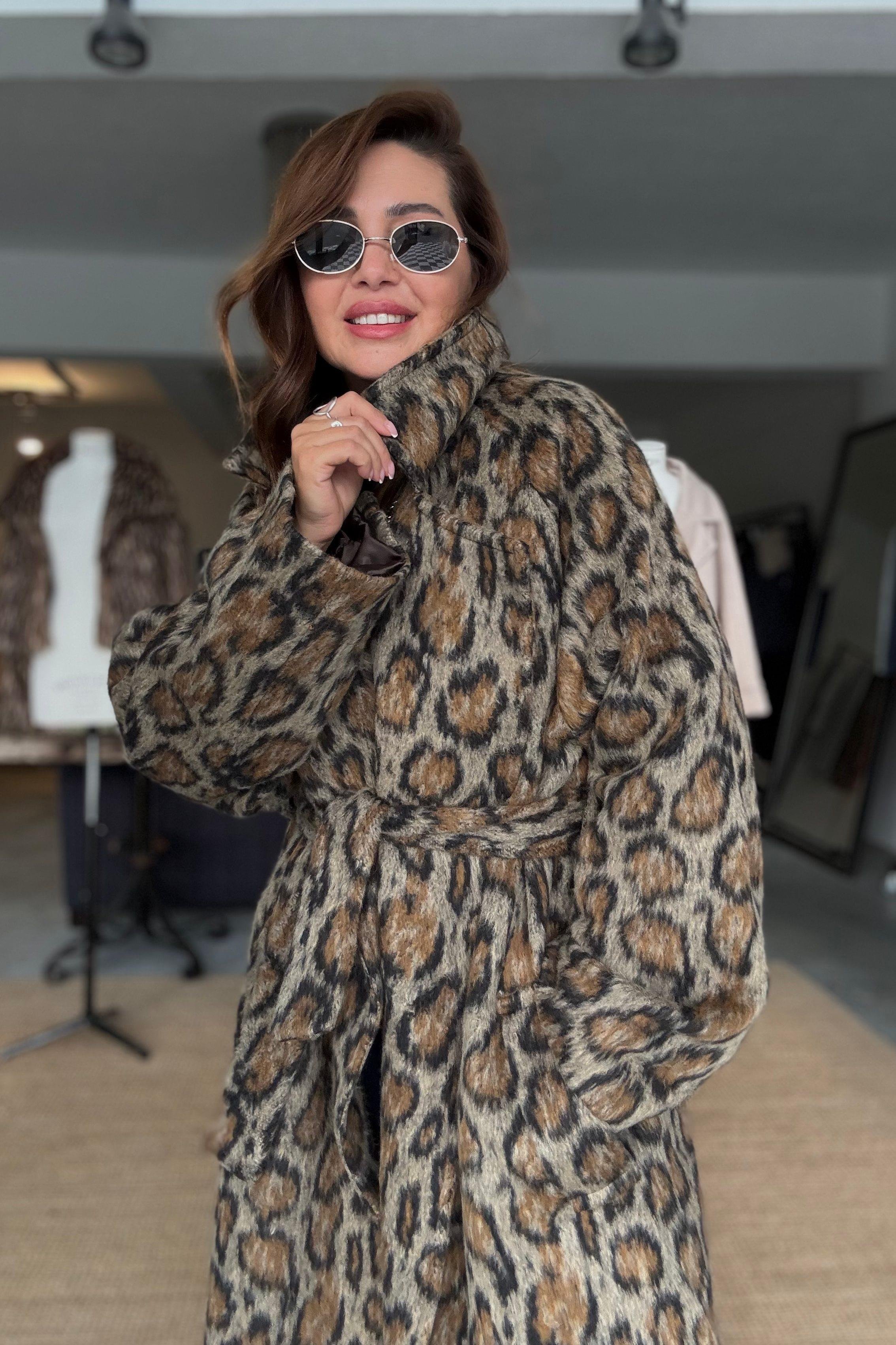Leopar Desenli Kaşe Kaban 