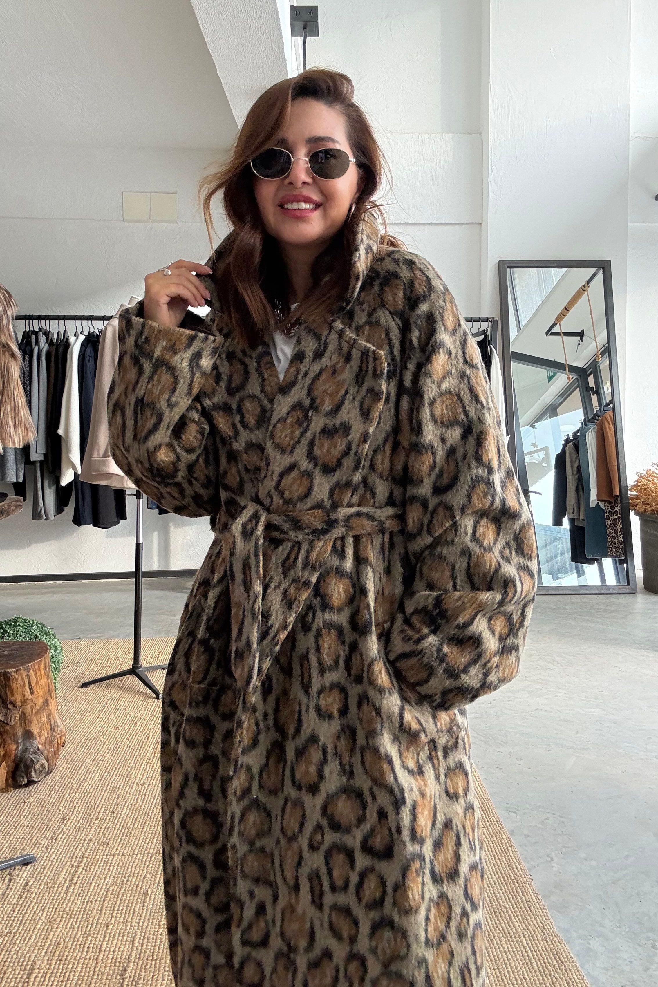 Leopar Desenli Kaşe Kaban 