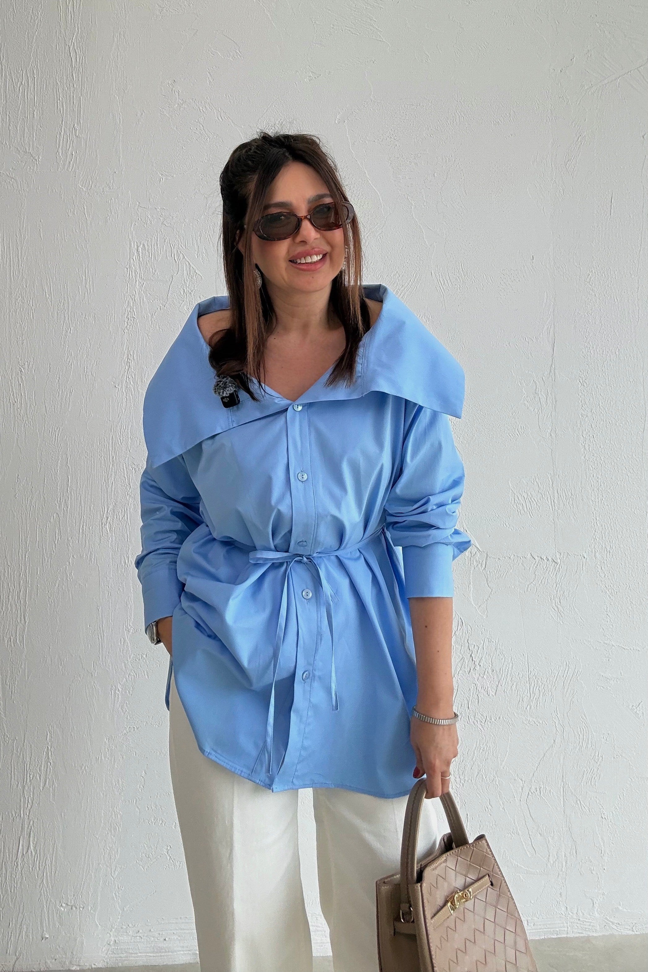 Mavi Mendil Yaka Gömlek 