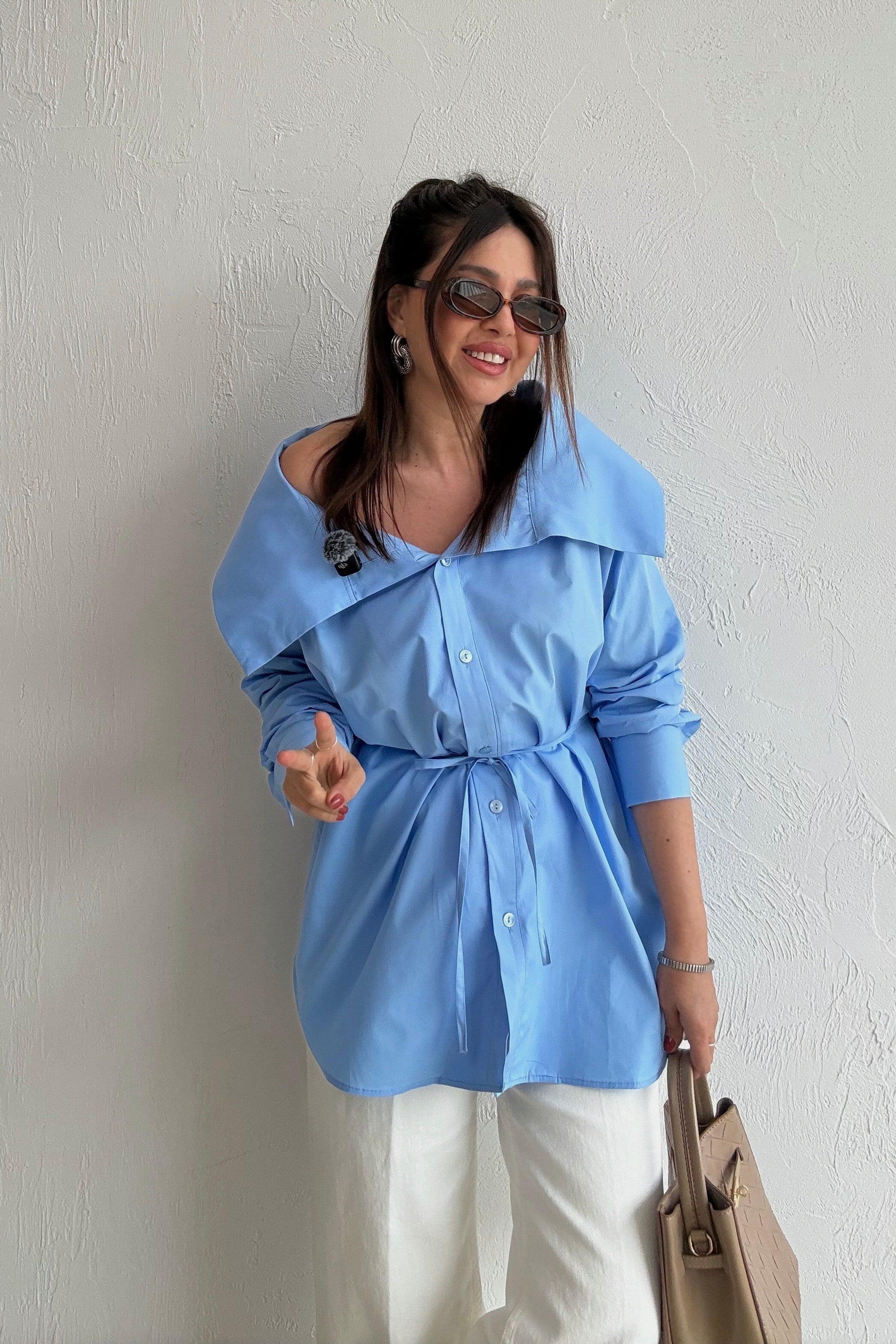 Mavi Mendil Yaka Gömlek 