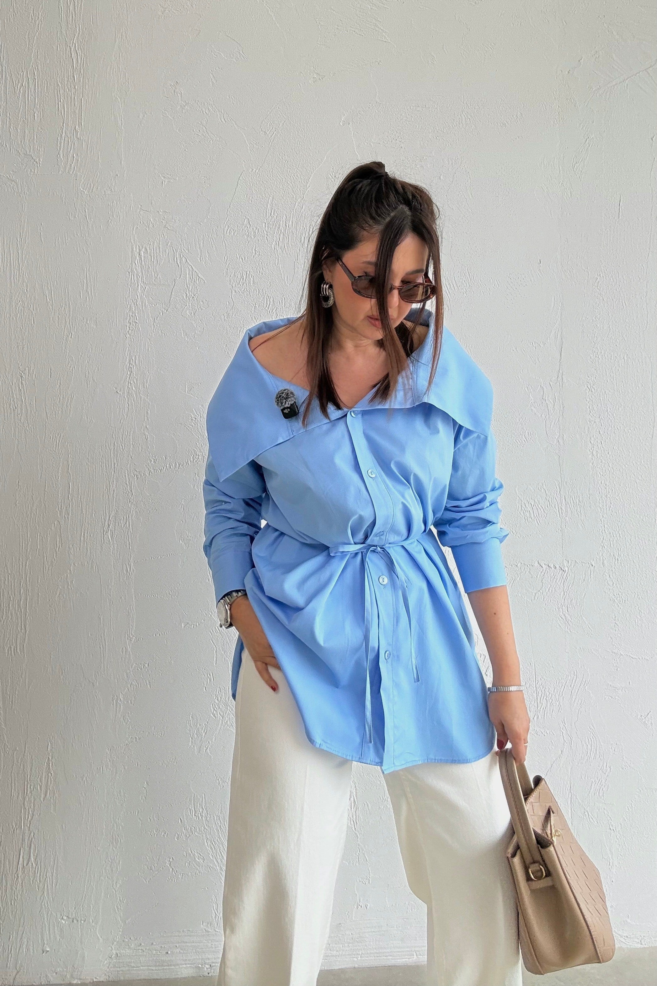 Mavi Mendil Yaka Gömlek 