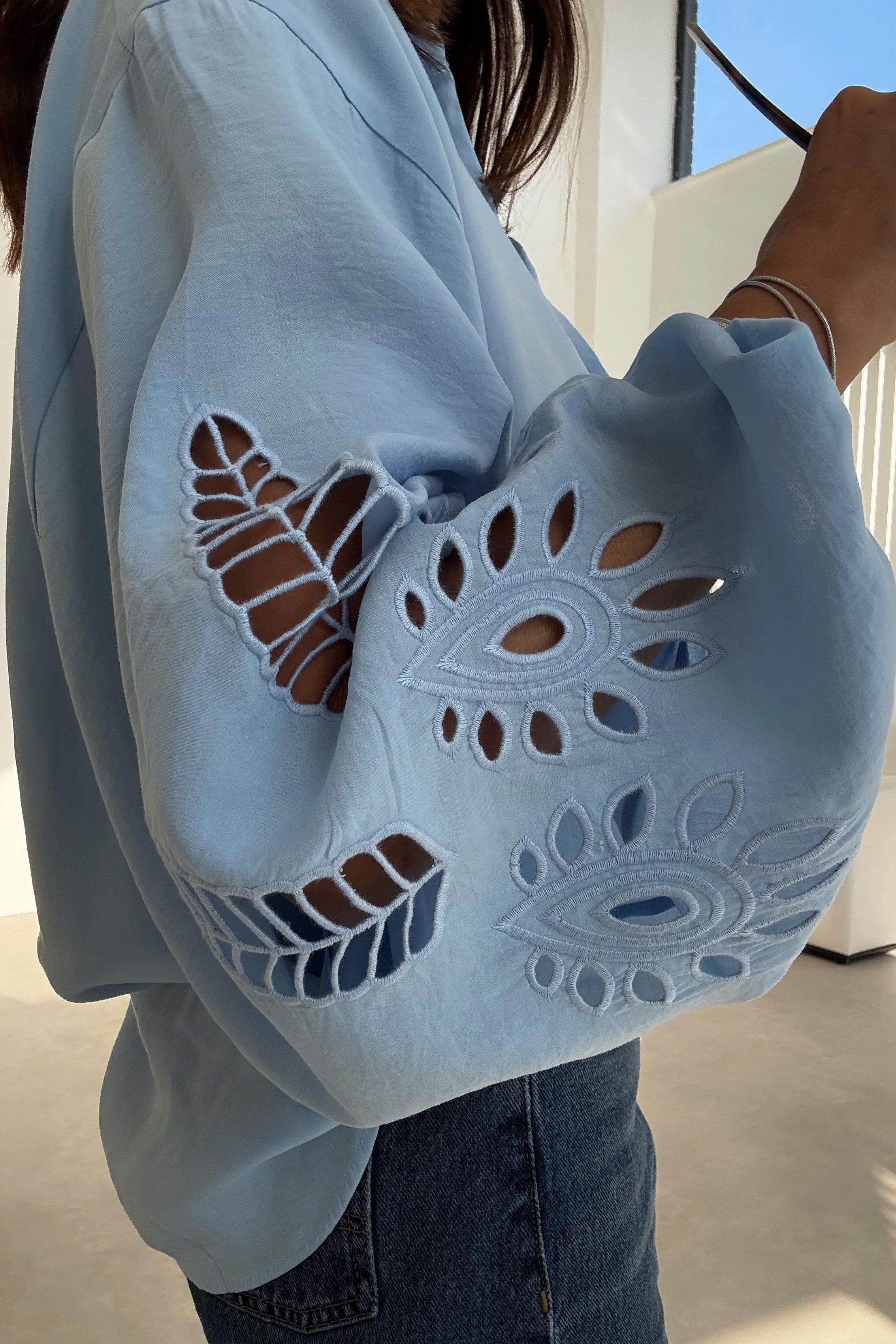 Mavi Oversize Nakışlı Gömlek 