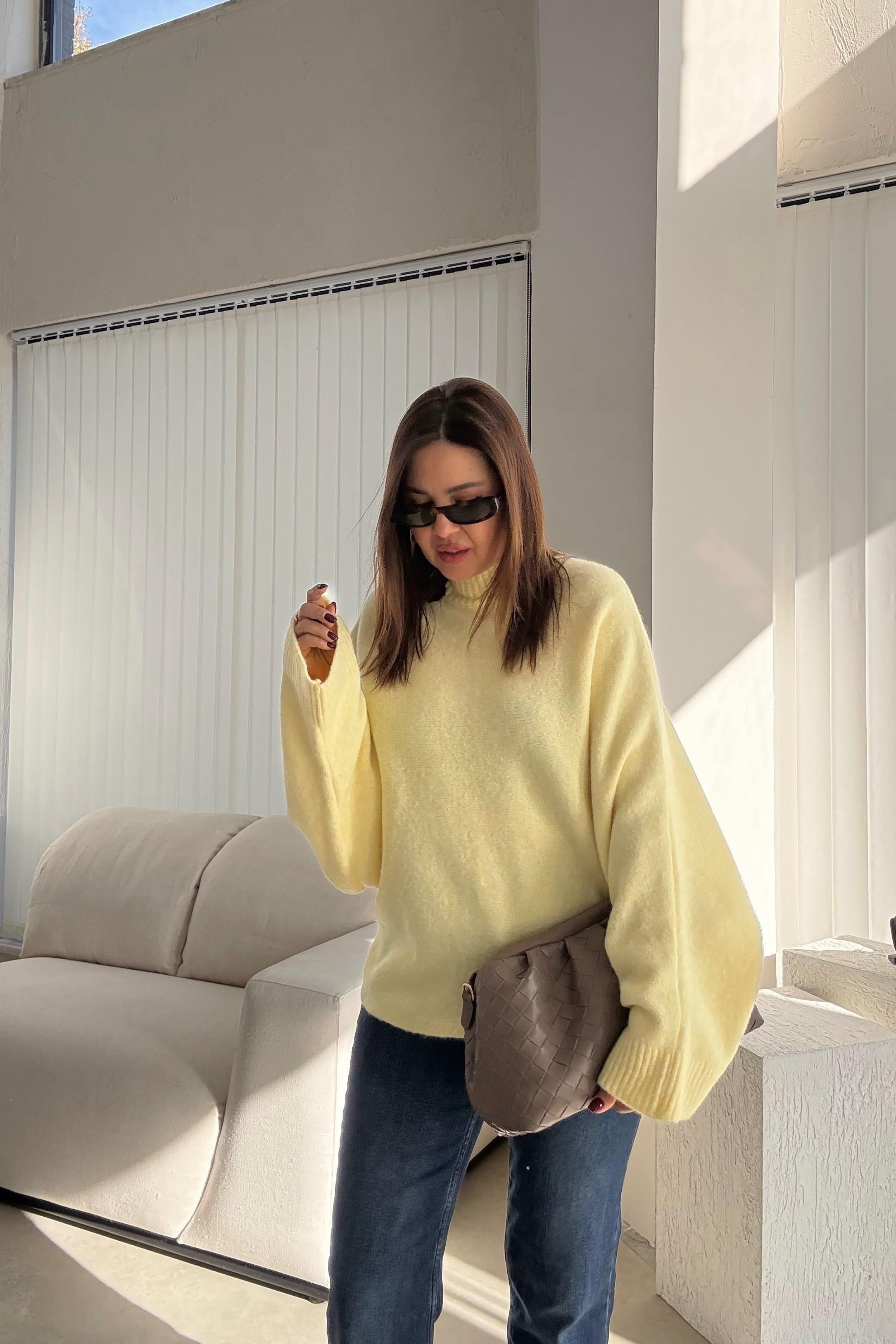 Sarı Dik Yaka Yumoş Kazak 