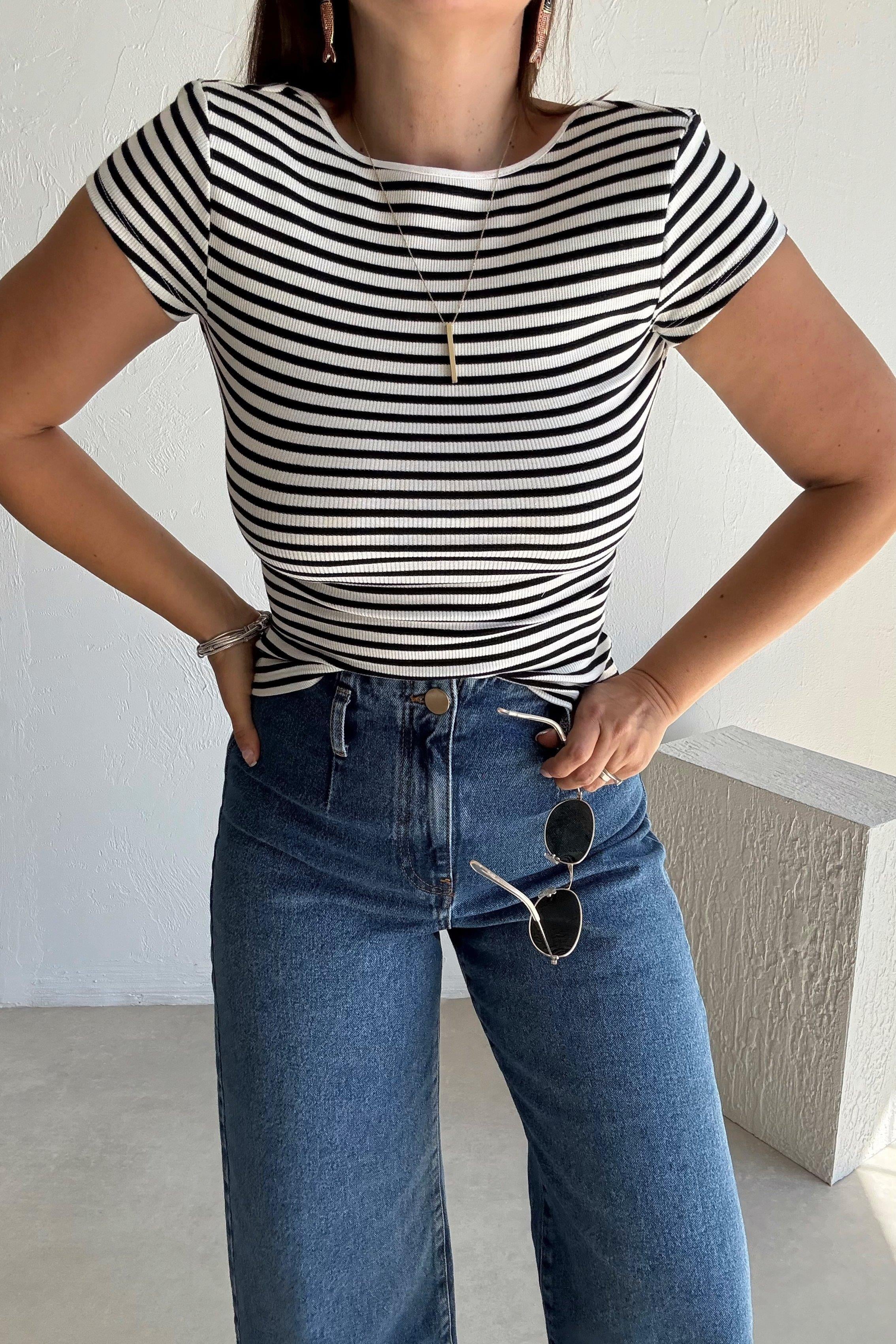 Siyah Çizgili Dekolteli Basic 