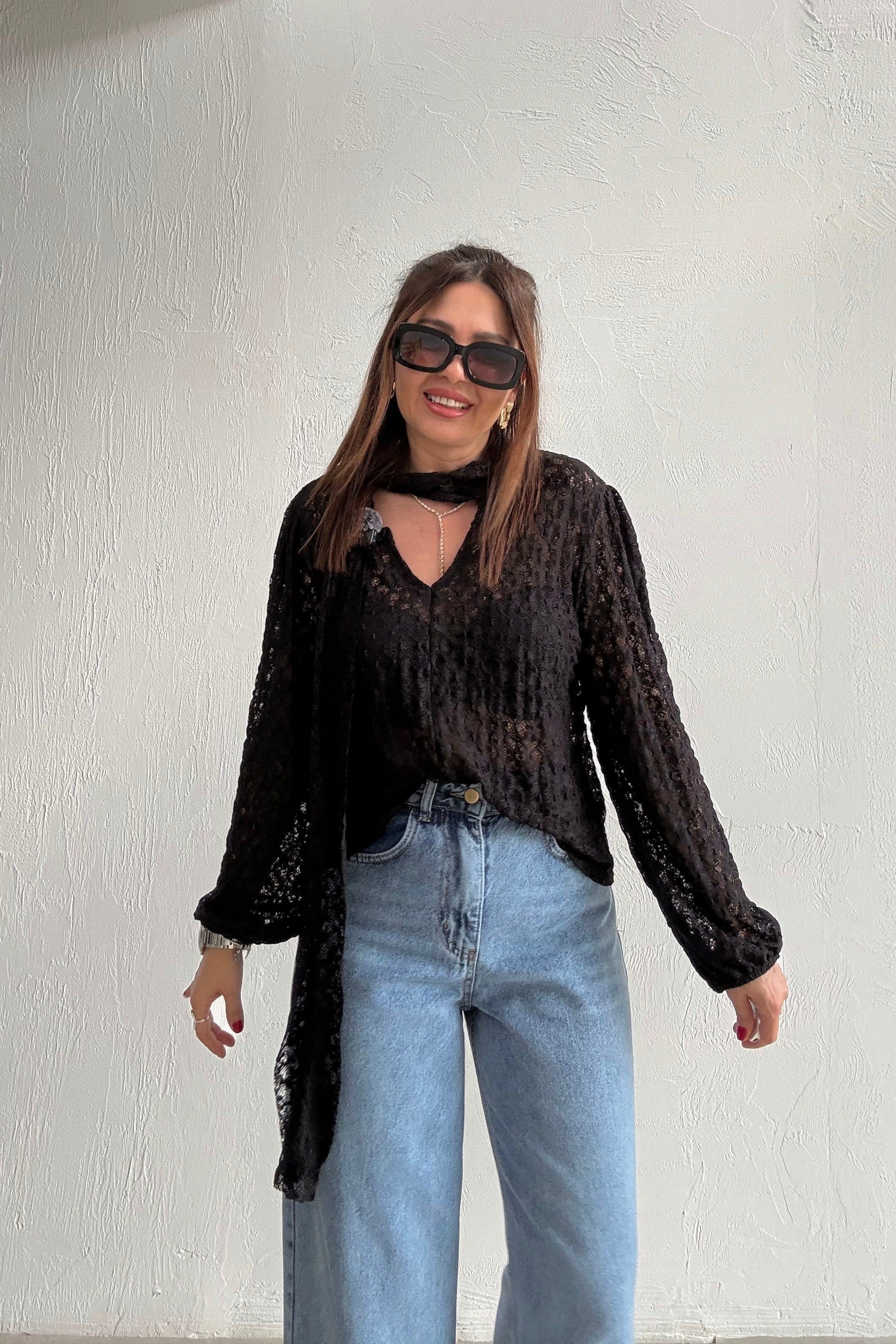 Siyah Dantelli Bluz 