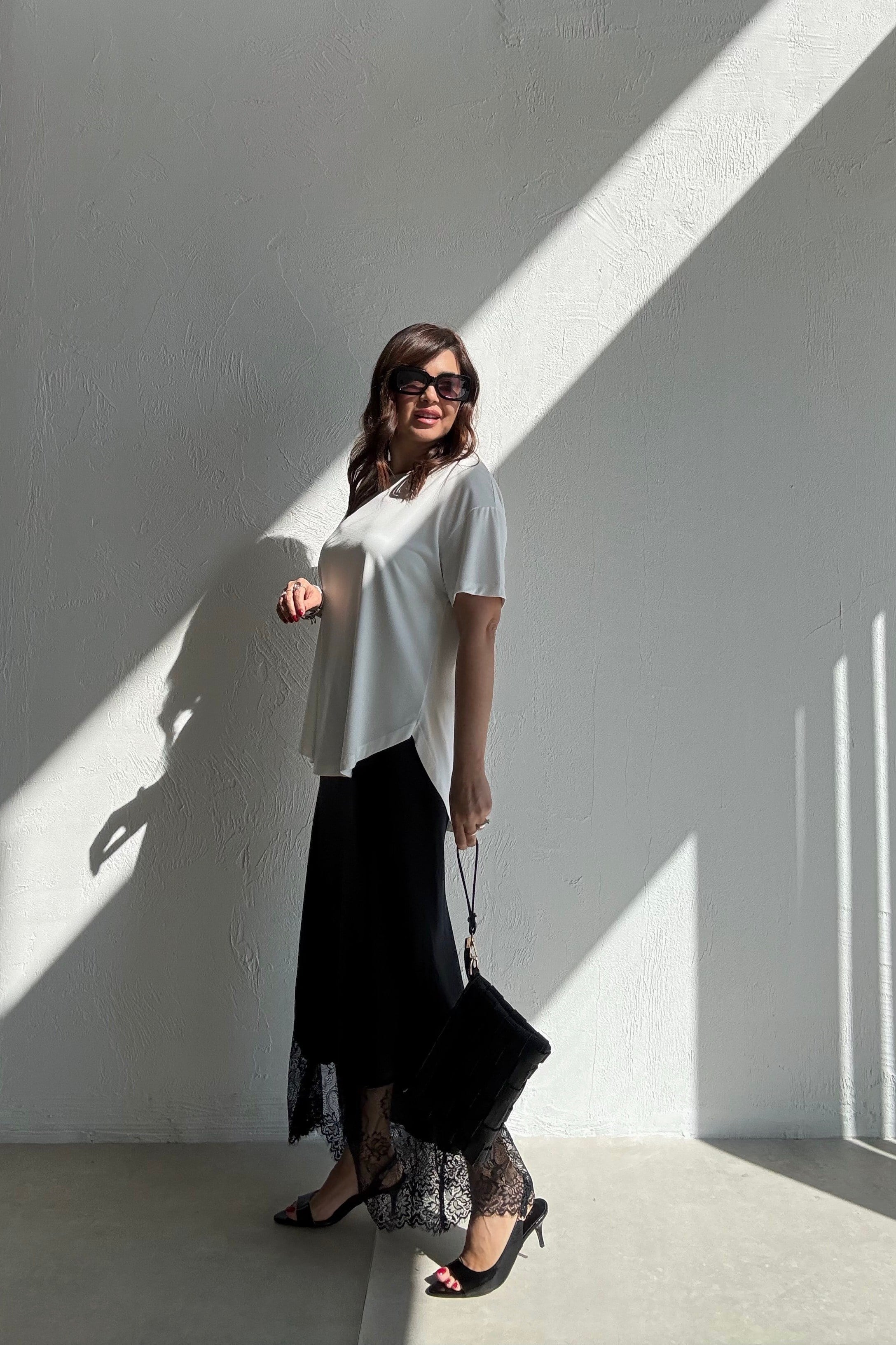 Siyah Dantelli Yırtmaç Etek 