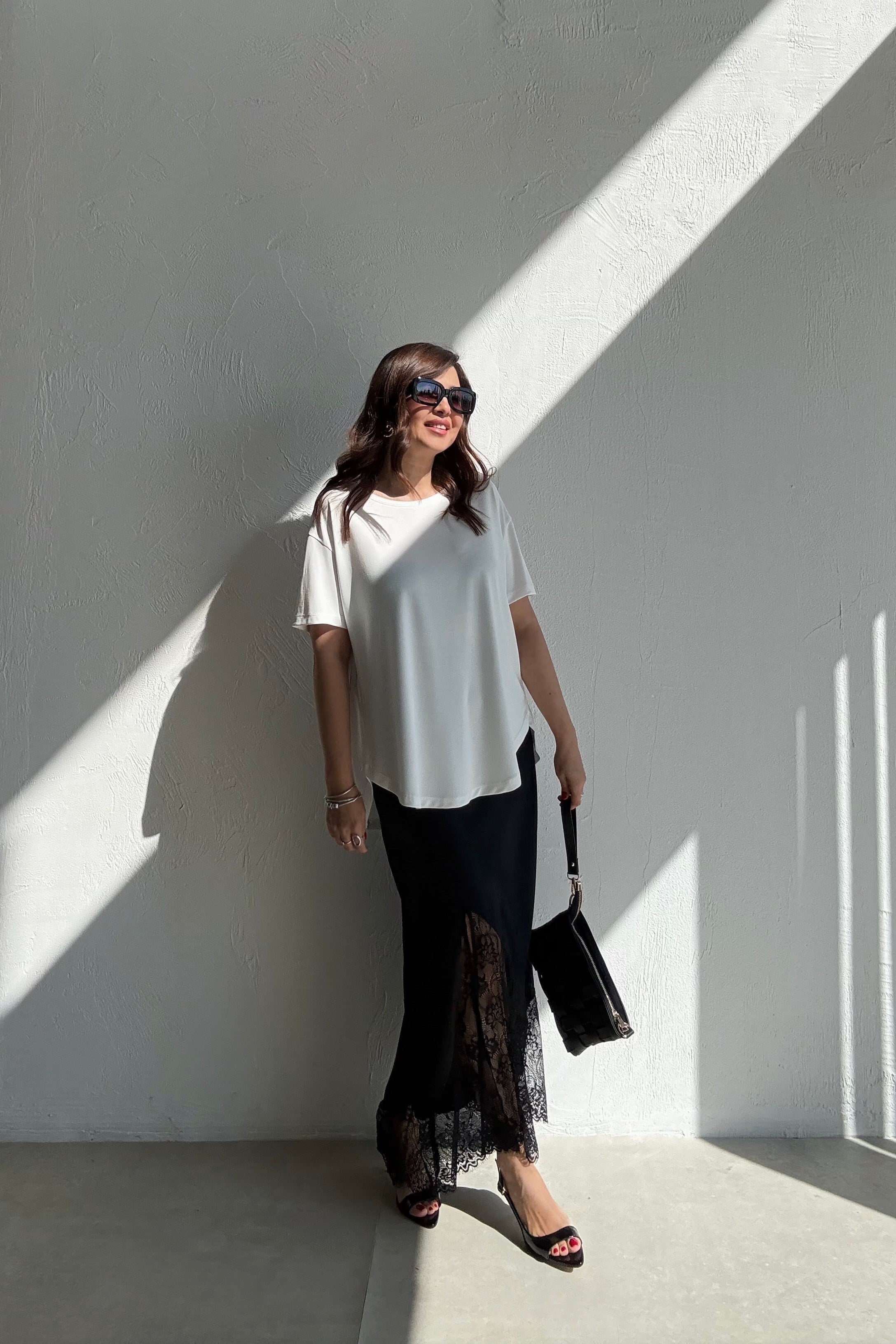 Siyah Dantelli Yırtmaç Etek 