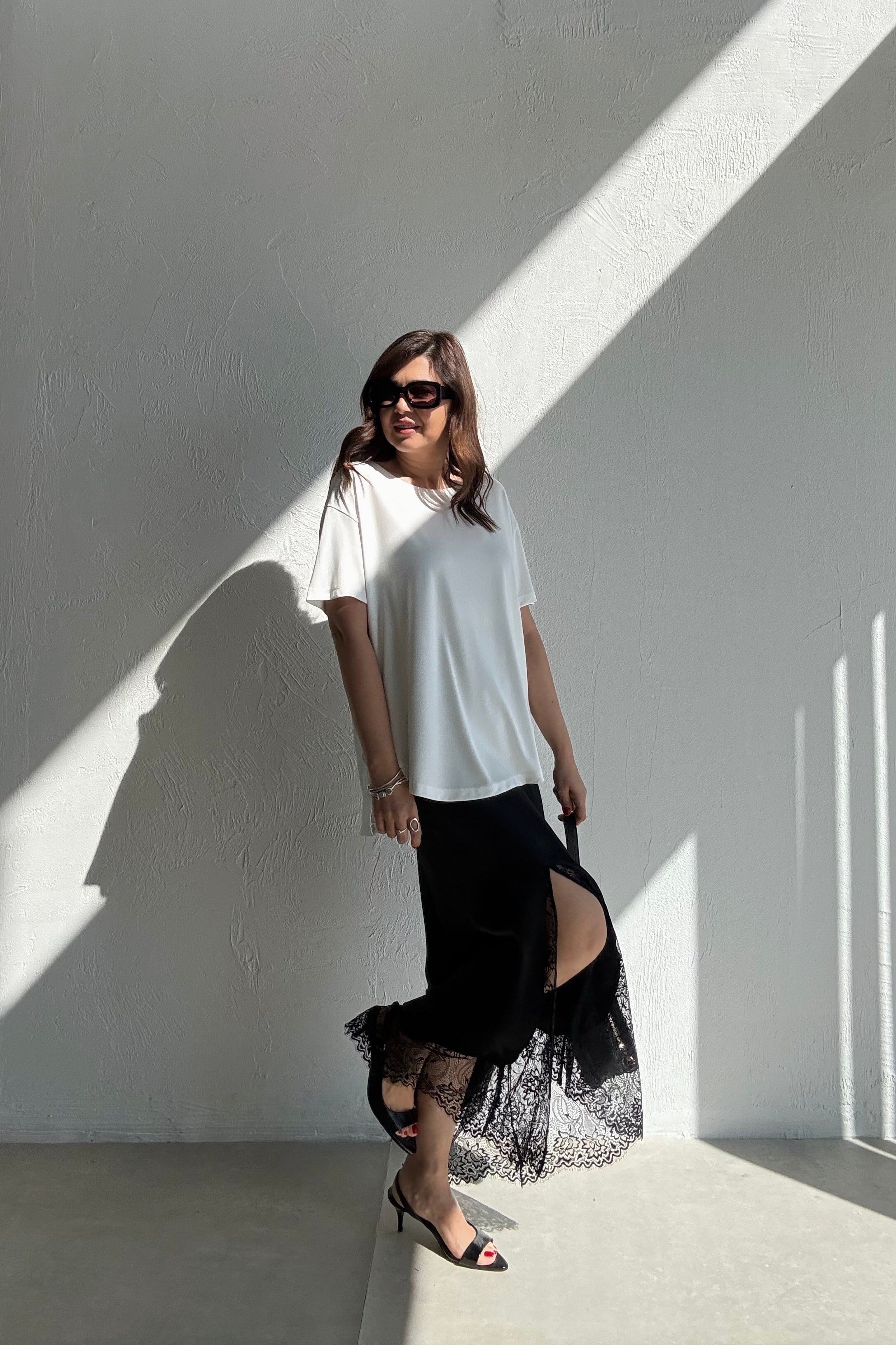 Siyah Dantelli Yırtmaç Etek 