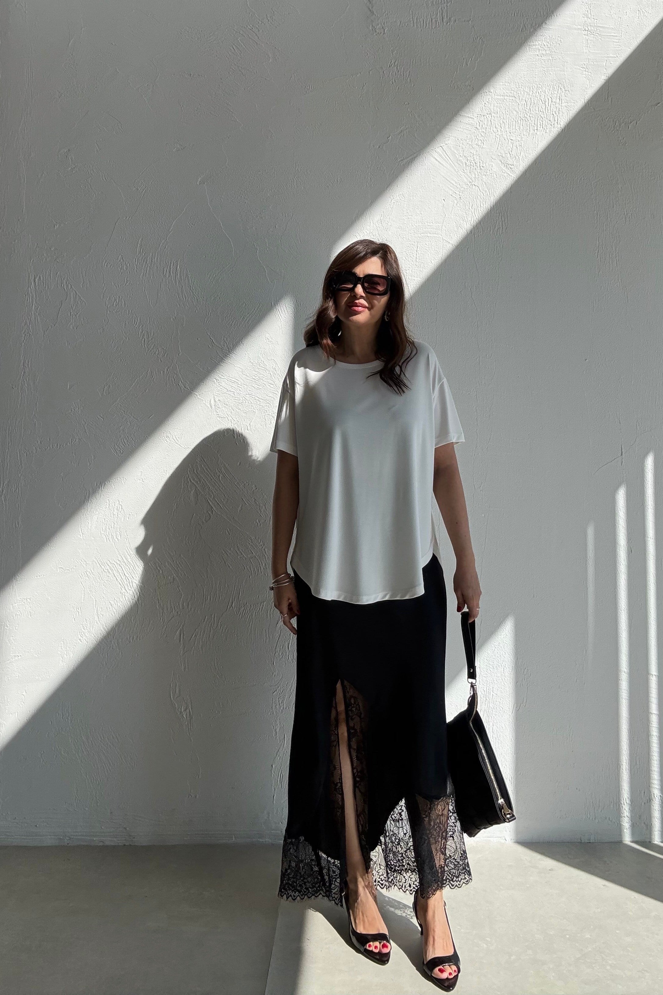 Siyah Dantelli Yırtmaç Etek 