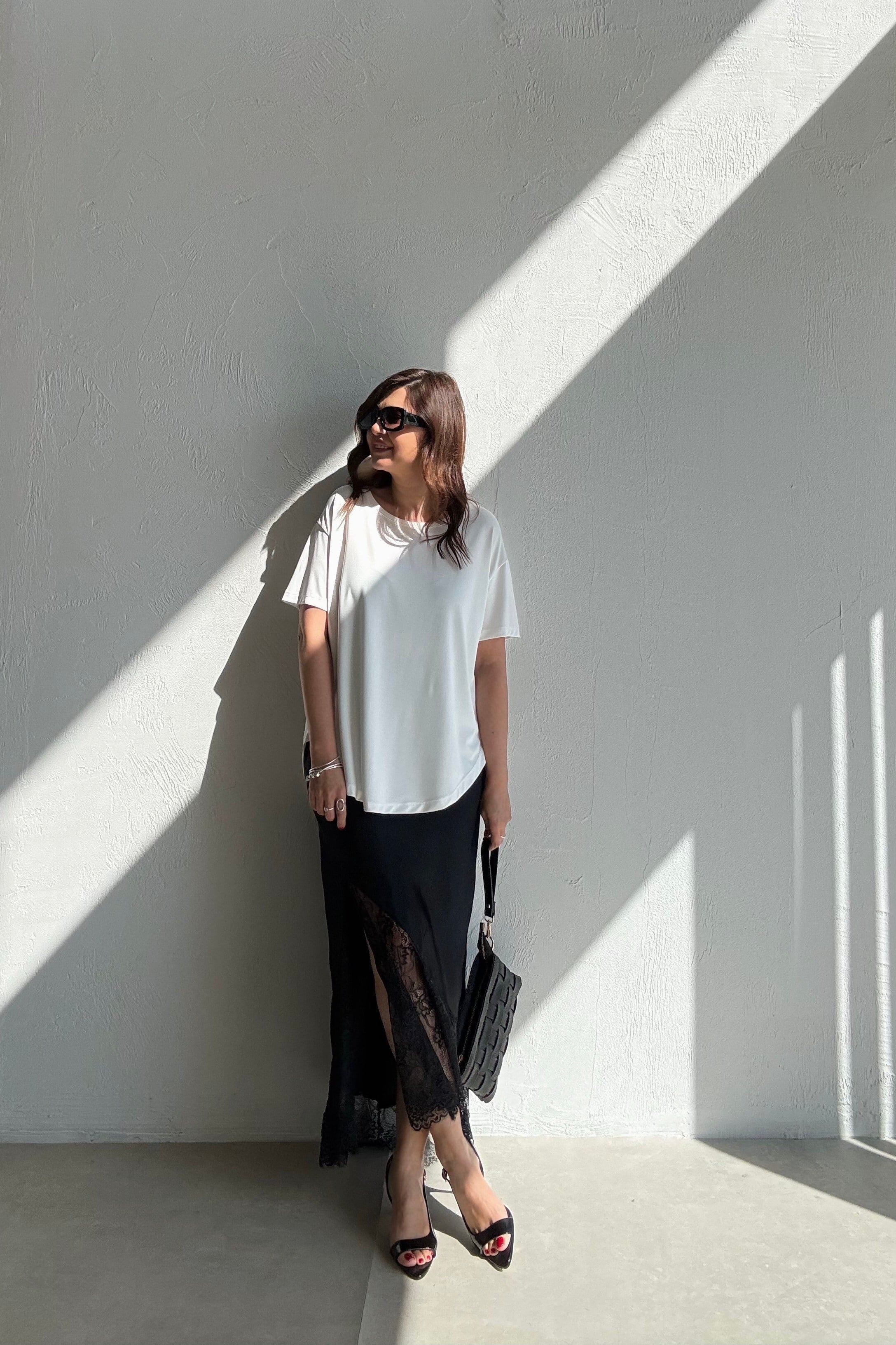 Siyah Dantelli Yırtmaç Etek 