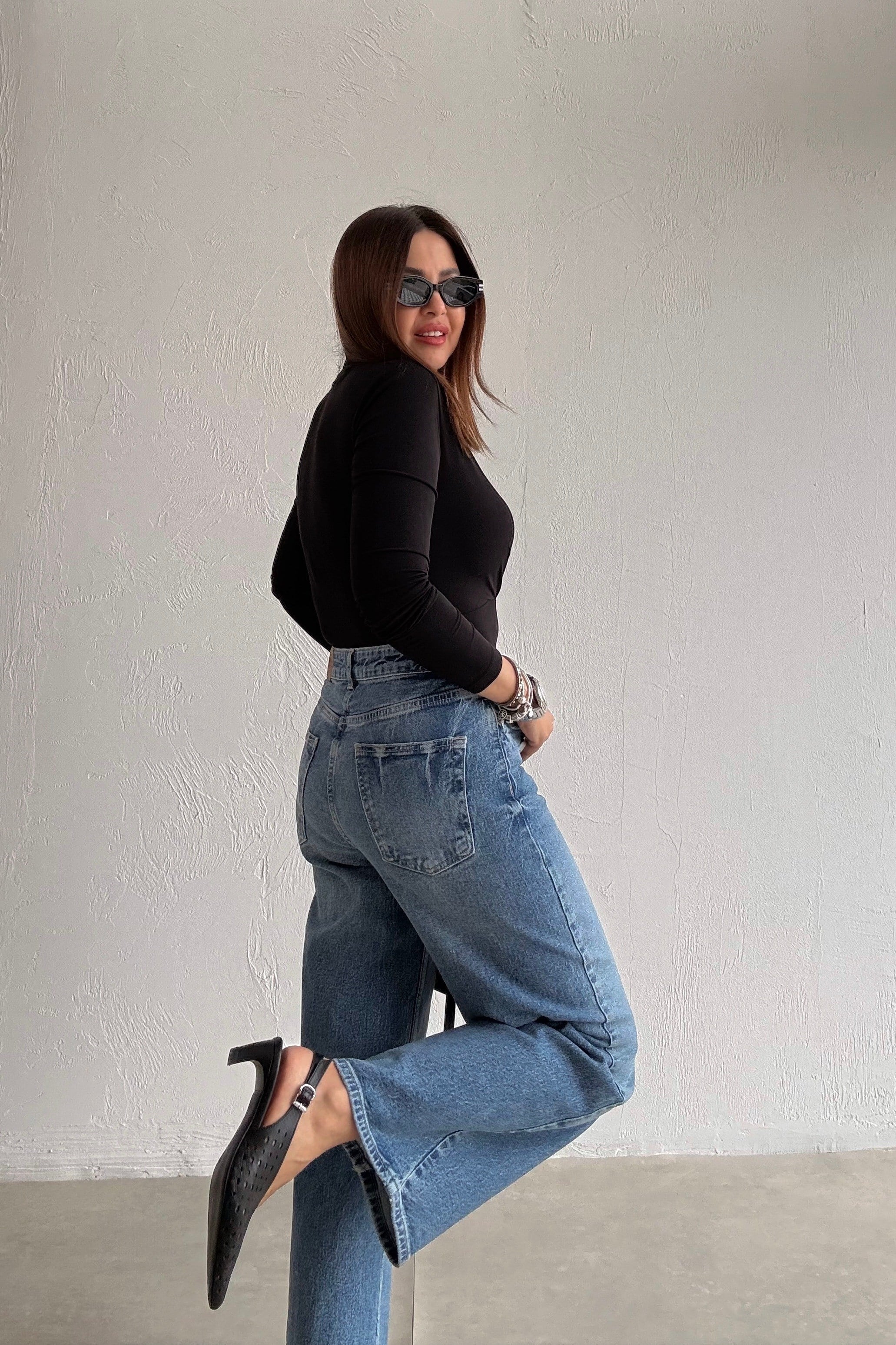 Siyah Derin V Yaka Bodysuit