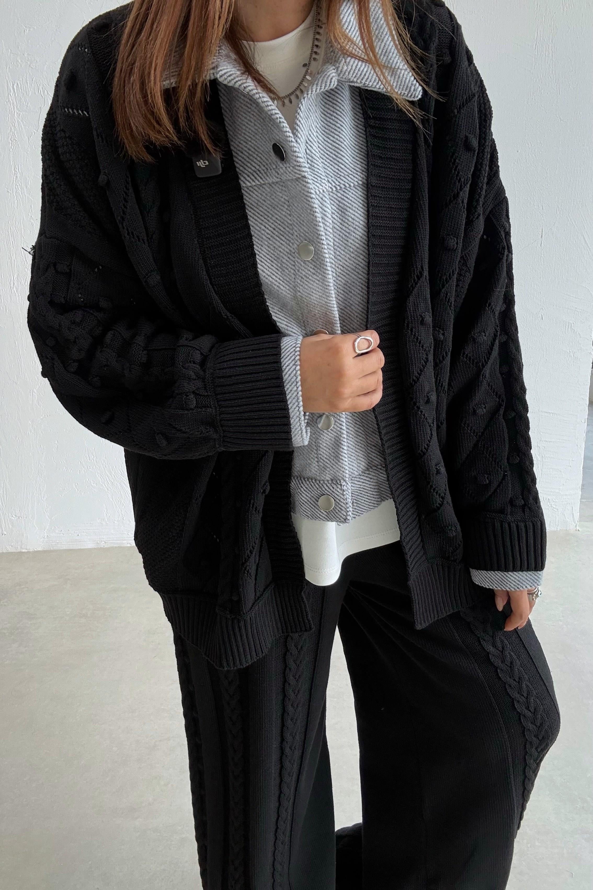 Siyah Gömlek Detaylı Triko Ceket Pantolon Takım 