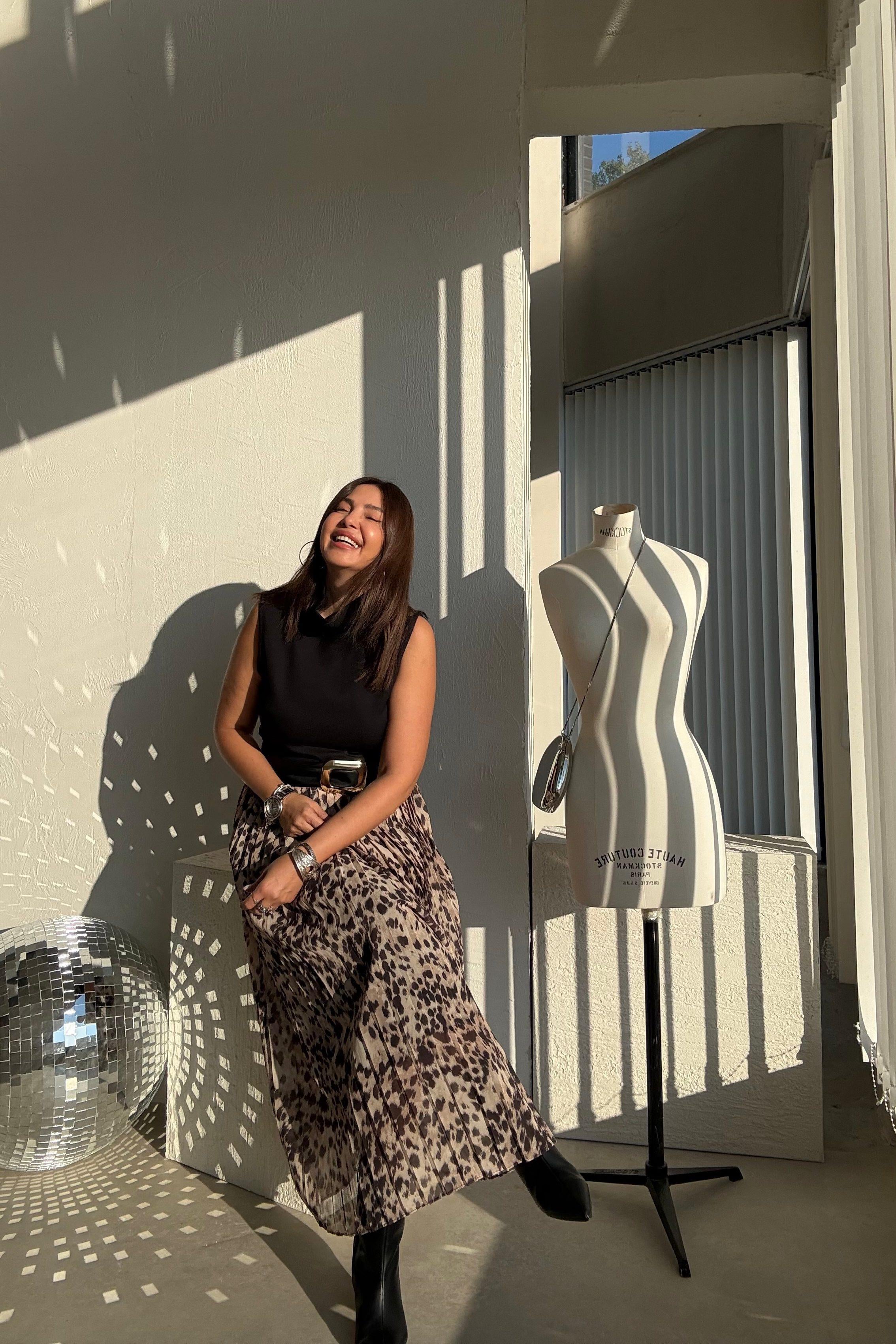 Siyah Leopar Piliseli Kemerli Elbise 