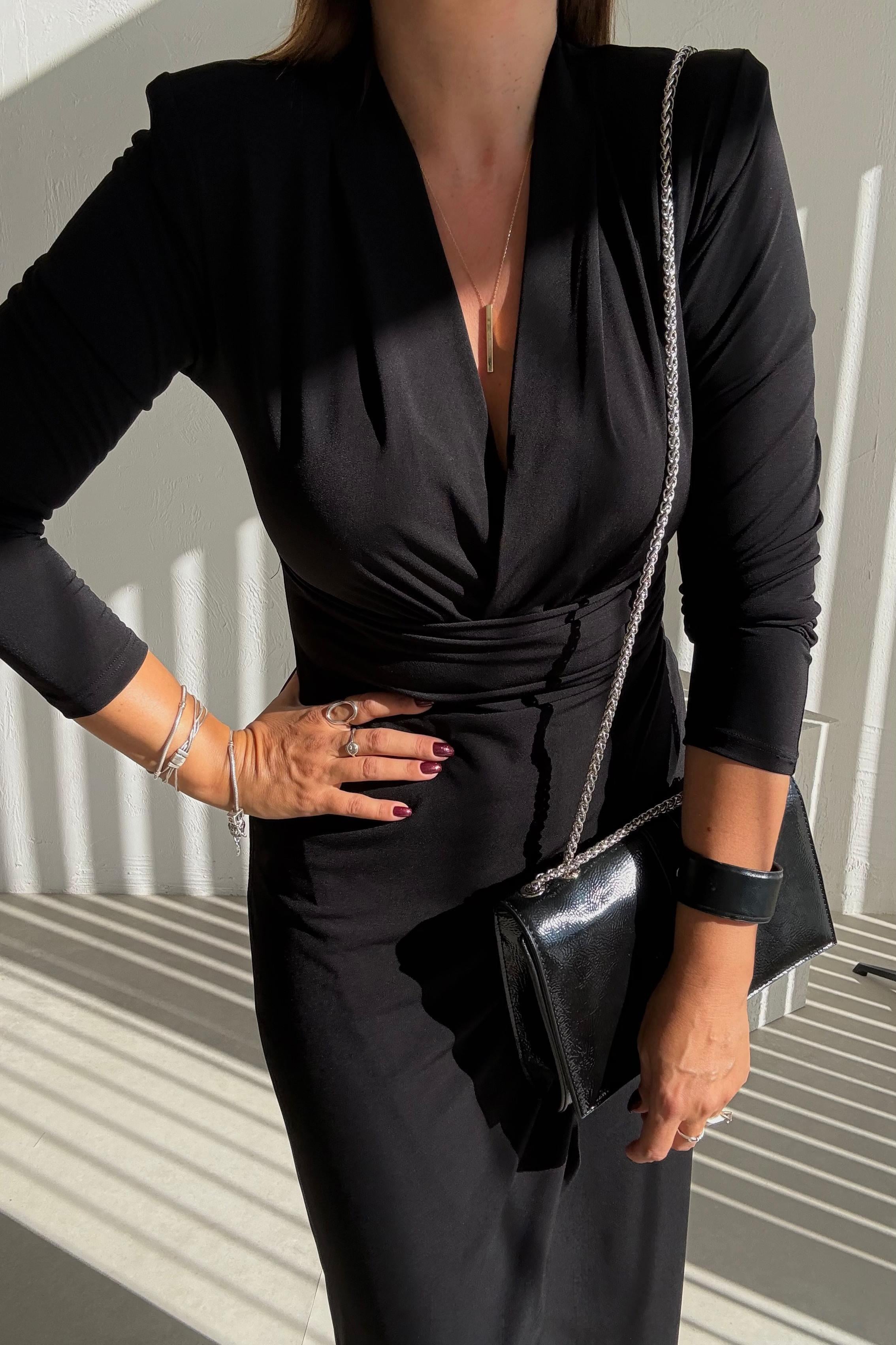 Siyah V Yaka Uzun Elbise 