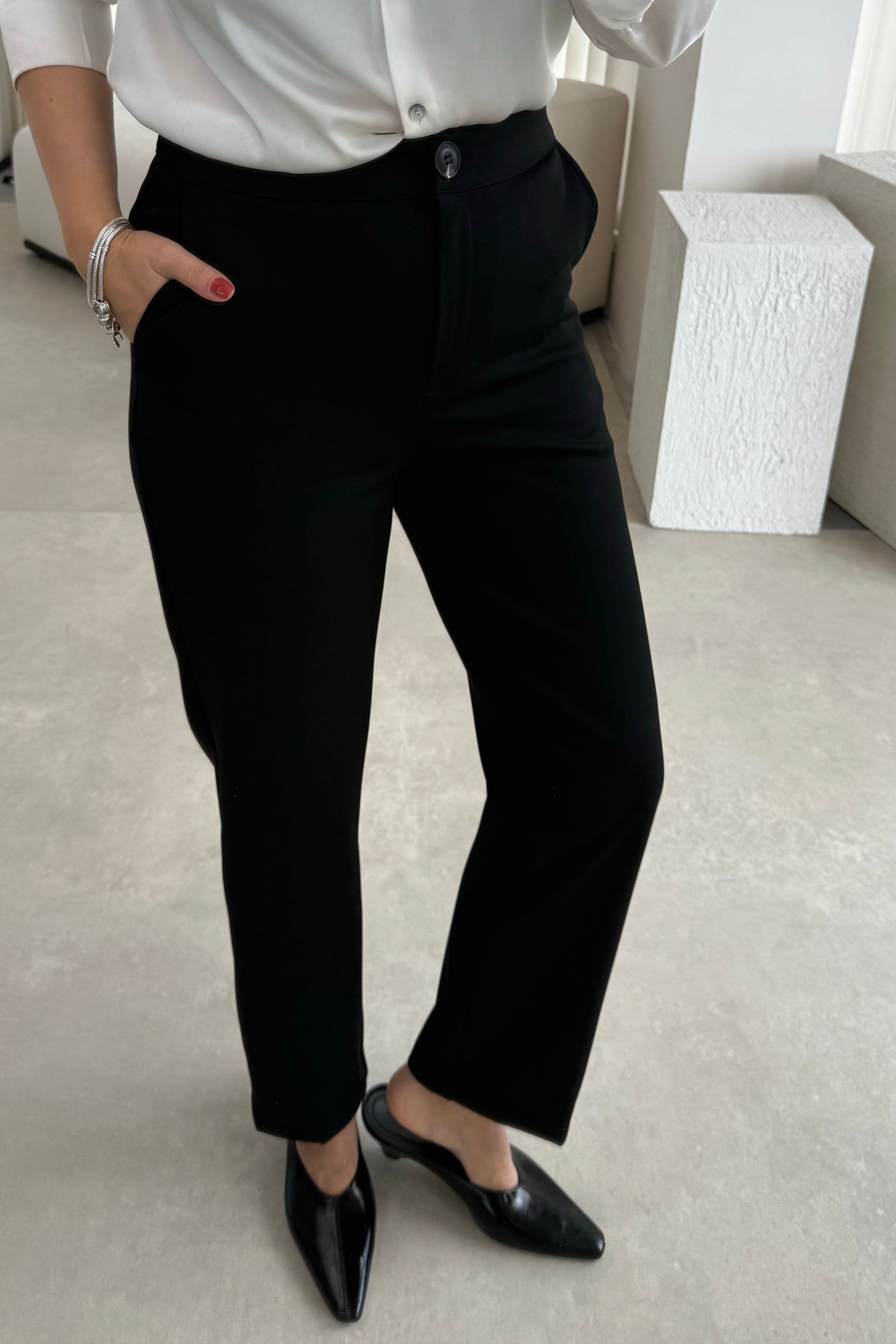 Siyah Yan Cepli Pantolon 