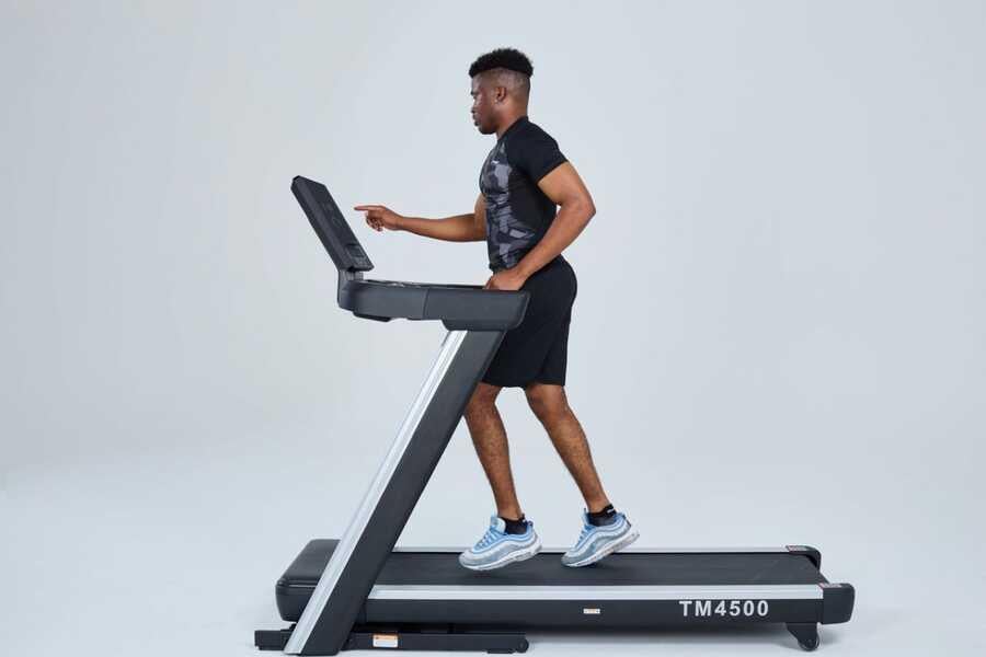 Tunturi Marathon TM 4500 Otomatik eğimli, 4 HP. Sessiz Motorlu, Otomatik Katlamalı, Eksi Eğimli, Fitness Uygulamalı Koşu Bandı