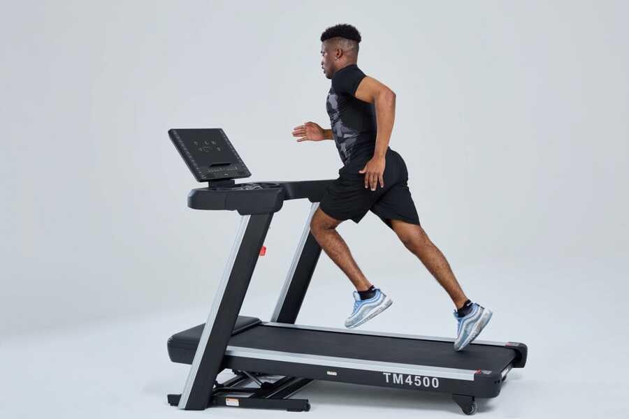 Tunturi Marathon TM 4500 Otomatik eğimli, 4 HP. Sessiz Motorlu, Otomatik Katlamalı, Eksi Eğimli, Fitness Uygulamalı Koşu Bandı