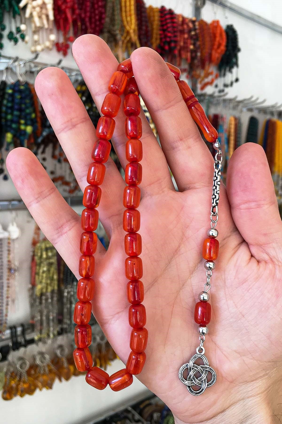 Ben Varken Ellerim Yazılı Ahşap Kutuda Toz Kehribar Tesbih