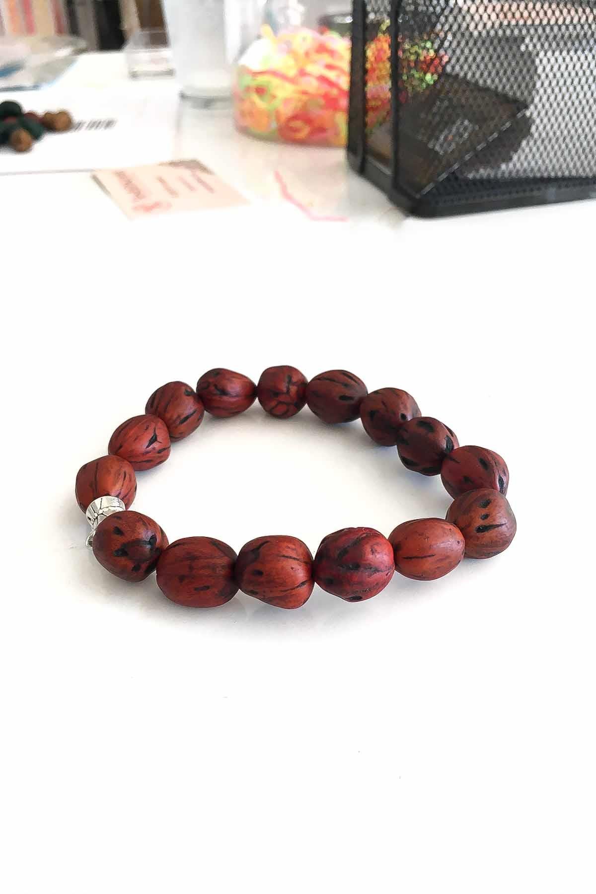 İri Taneli Çekirdeği Bileklik